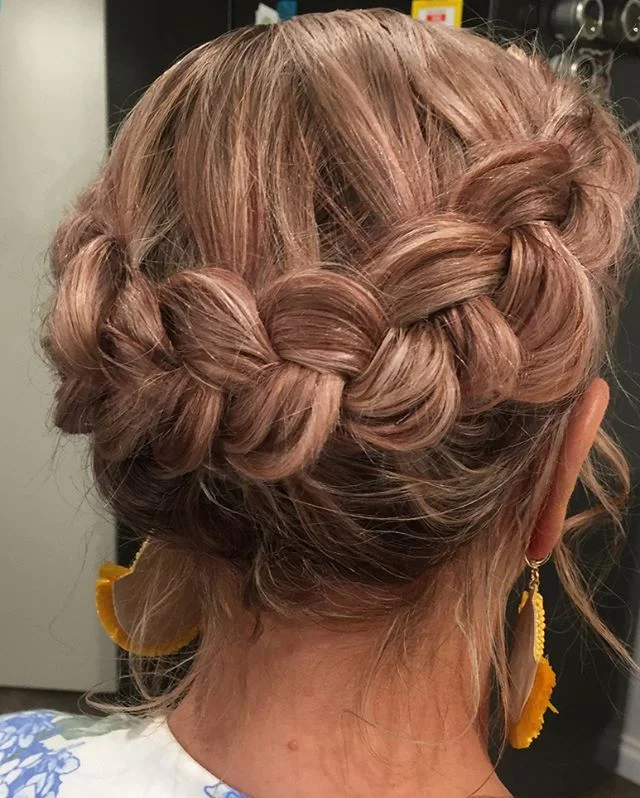 We love a modern crown braid. Especially with pink hair!&nbsp; Gorgeous 'do for Emma's engagement party. &bull;
&bull;
&bull;
&bull;
&bull;
#perthmakeupartist #makeupartists #girlboss #girlbossesau #beautybloggerau #hairtips #undiscovered_muas #makeu