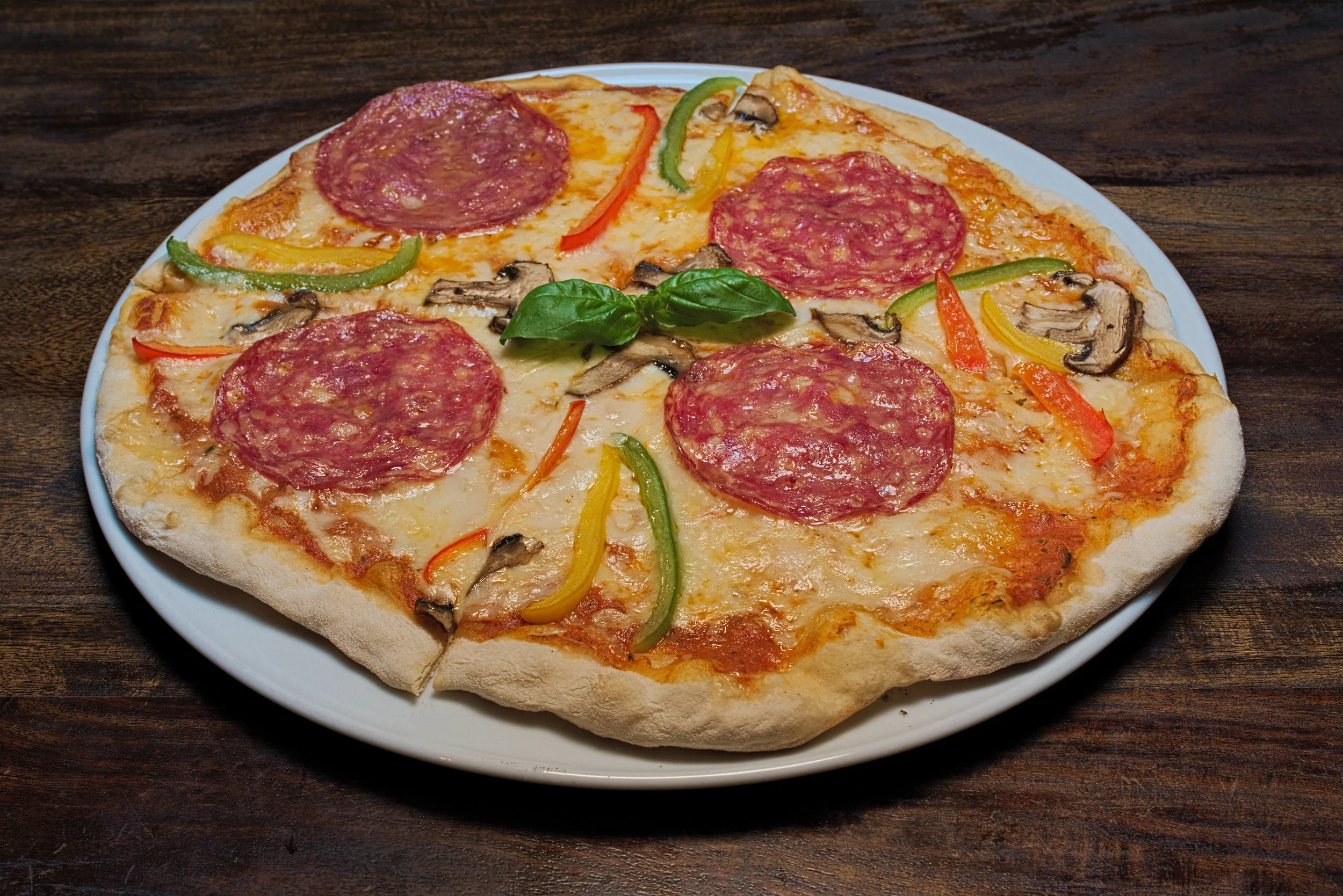 Pizza salame e peperoni