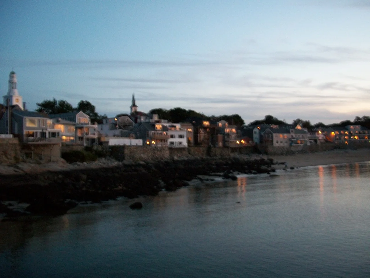 Miss U, New England coastline. Wish I was there right now working some terrifically quaint job like owning the local independent bookstore and trying, gamely, to participate in conversations about the Red Sox even though I will never, ever care because Baseball is a stupid and boring sport and tells you jack about America, literary writer-types !
