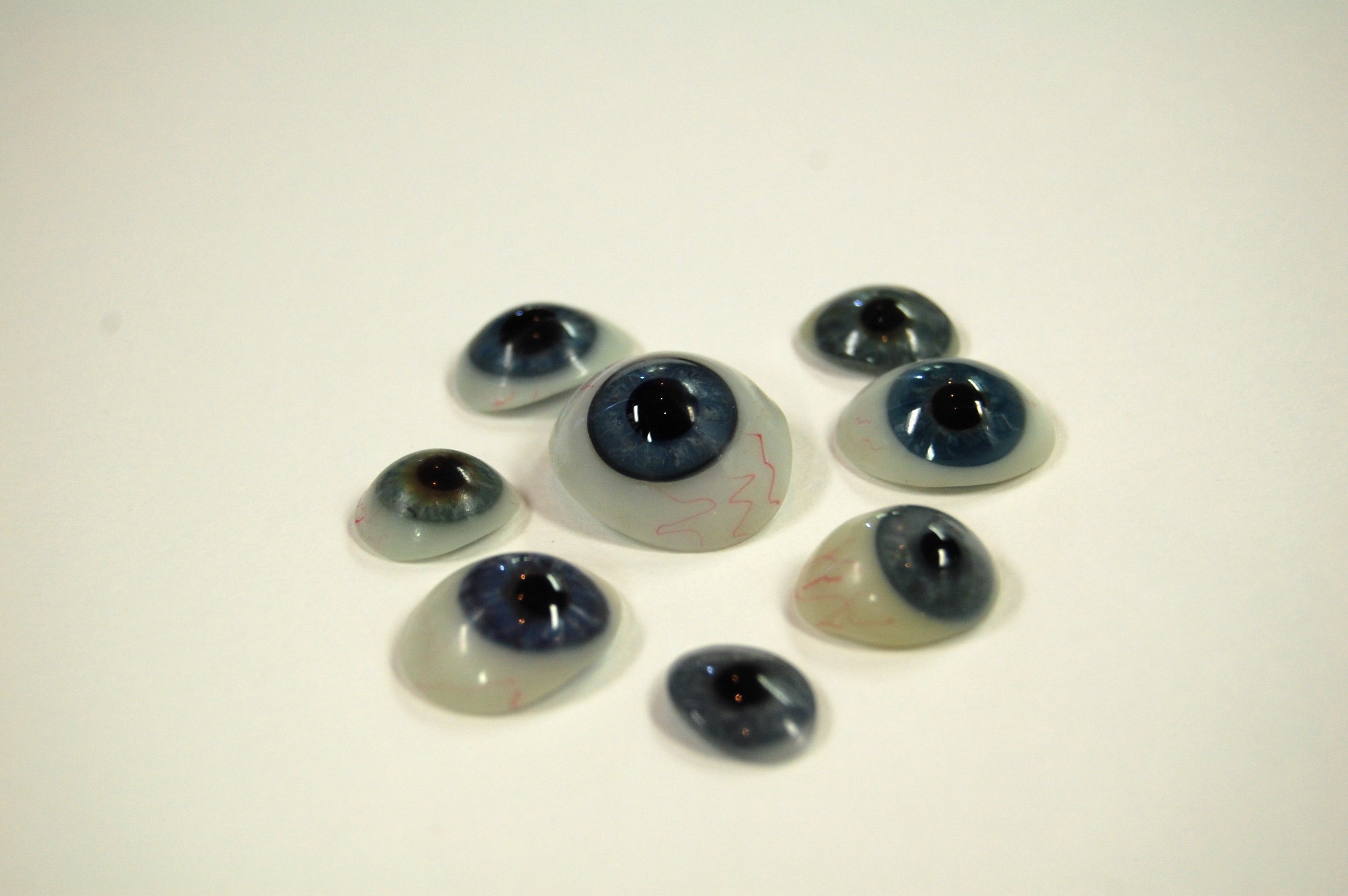 Artificial glass eyes