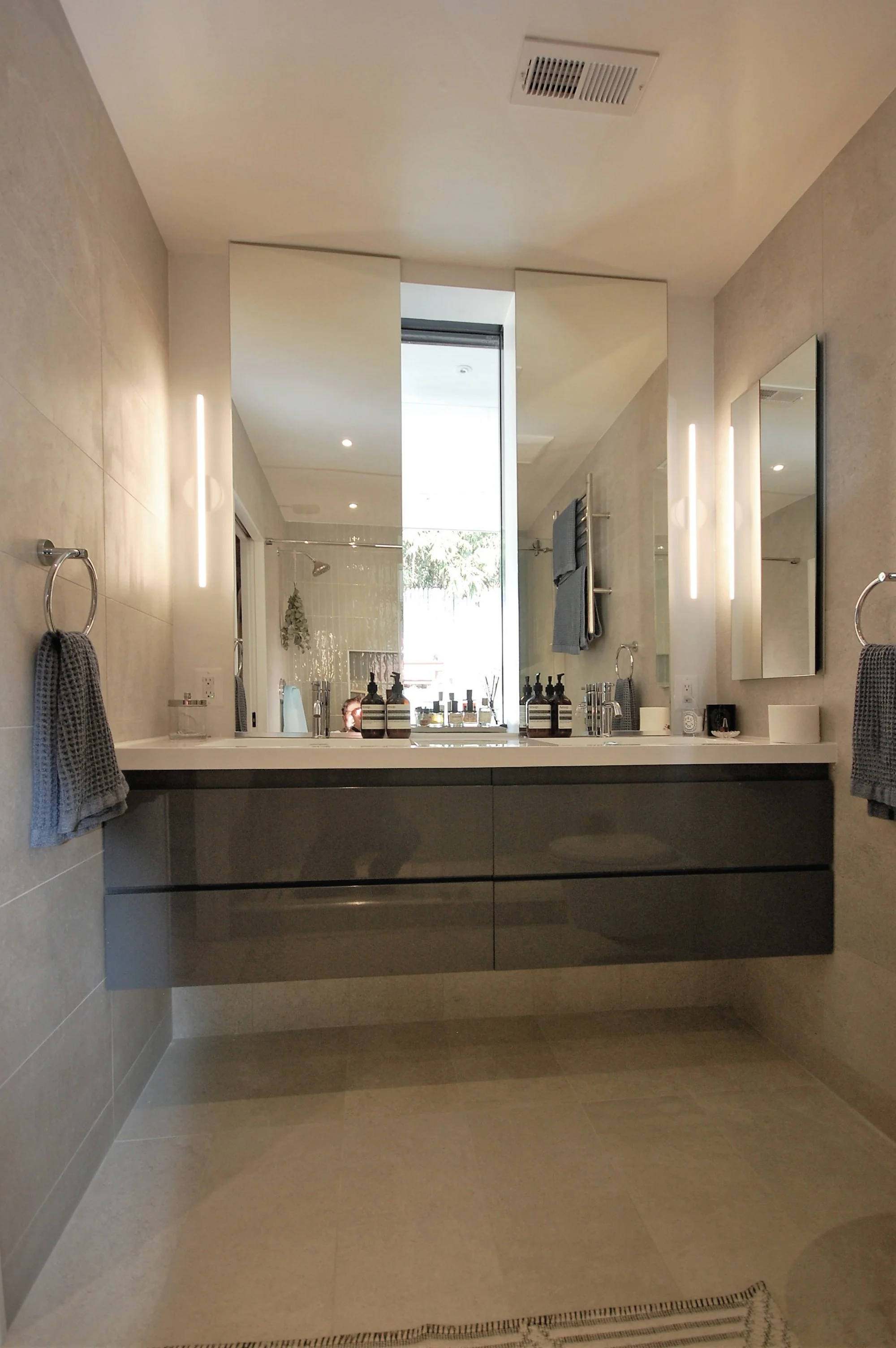 MASTER BATHROOM VANITY DETAIL 