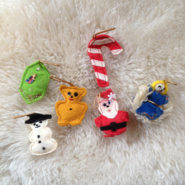 Here are some of the ornaments that hide in the pockets of the calendar.