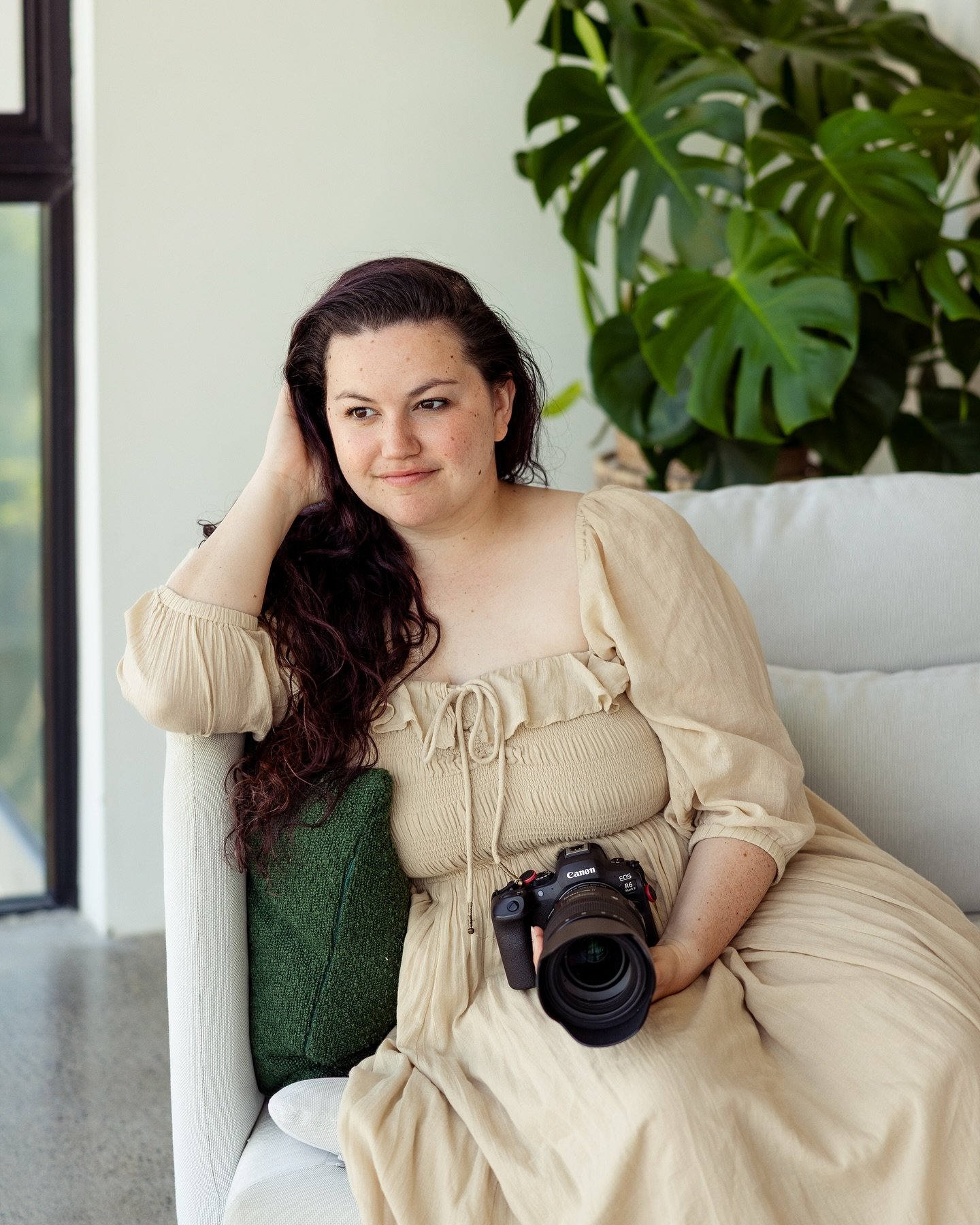Hi, I&rsquo;m Michaela! 👋🏼

I&rsquo;m the lady behind the camera making sure your most treasured family memories are preserved. 

A few things about me ⬇️

📷 My first camera was a Canon Rebel t1i, which I used for my first paid photo session at ag