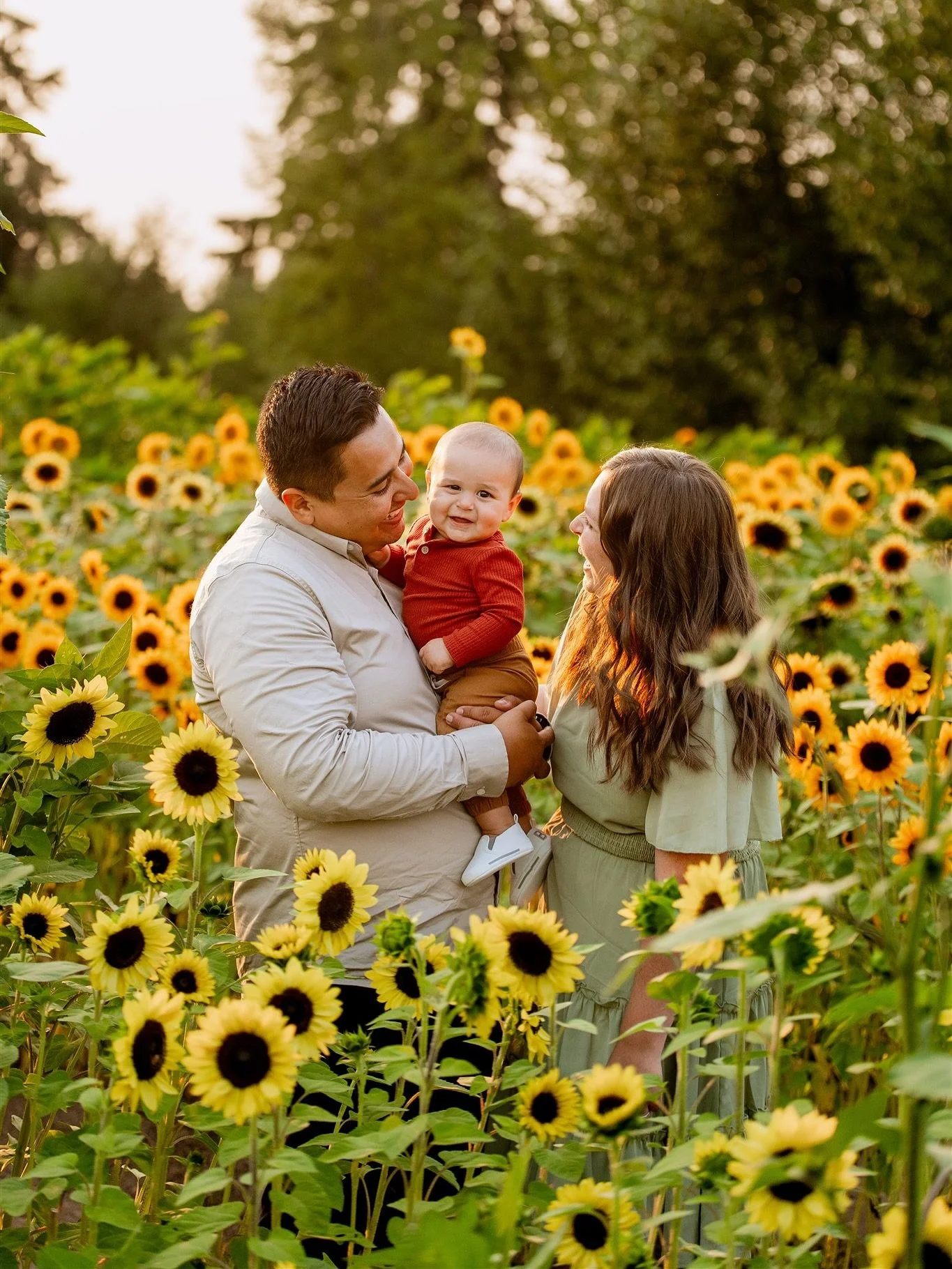 🌻 Sunflower minis sessions are only 5 weeks away!

August 11th in Brush Prairie, WA

✨ 15-minute sessions
 ✨ Private access to gorgeous sunflower field
 ✨ Includes 5 images of your choice with option to purchase more
 ✨ Limited spots available

Send