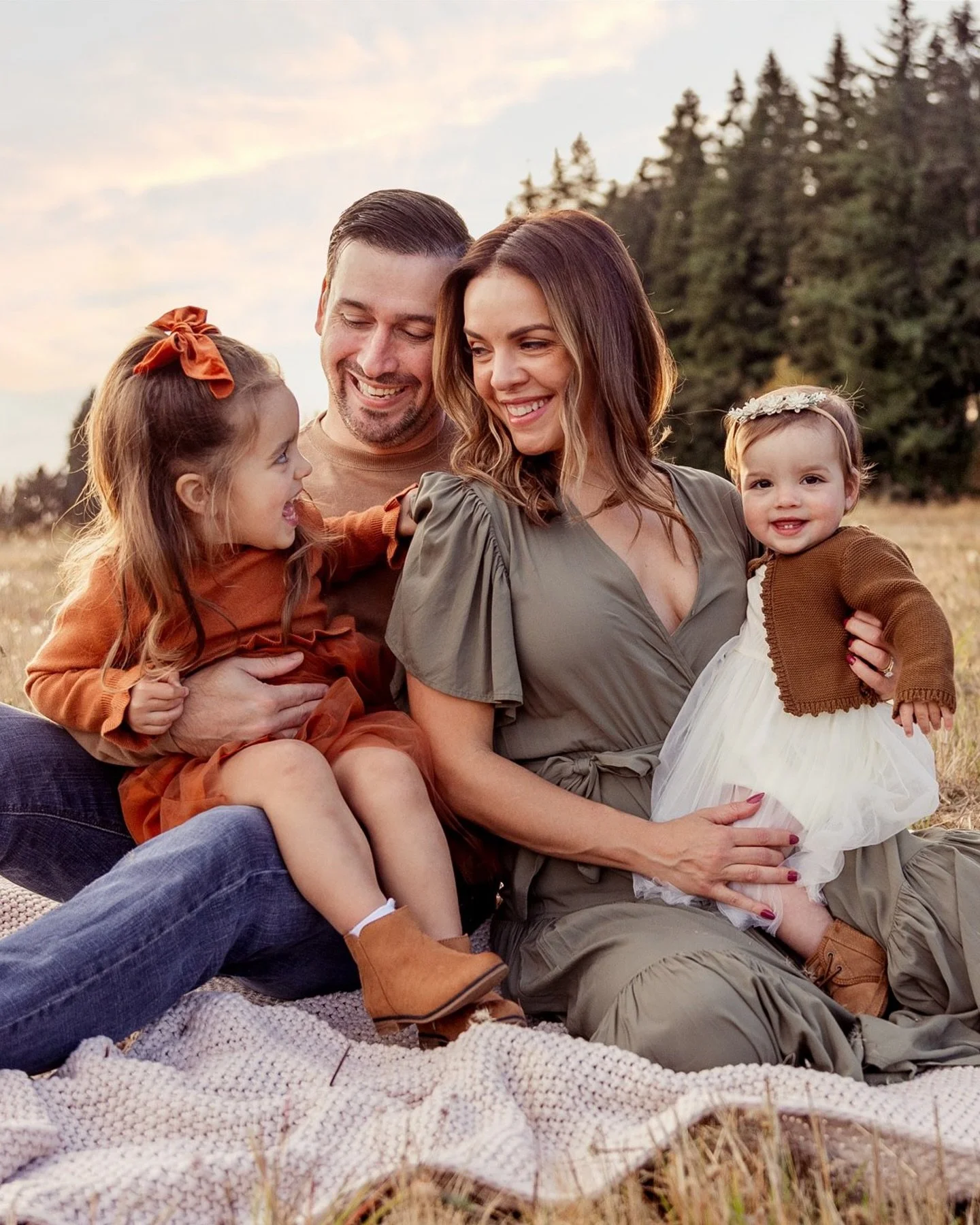 It might still feel like summer, but fall is right around the corner!🍁🍂 

Autumn is arguably the most beautiful season in the PNW, and certainly the busiest time of the year for most PNW photographers (myself included)!

Now&rsquo;s the time to get