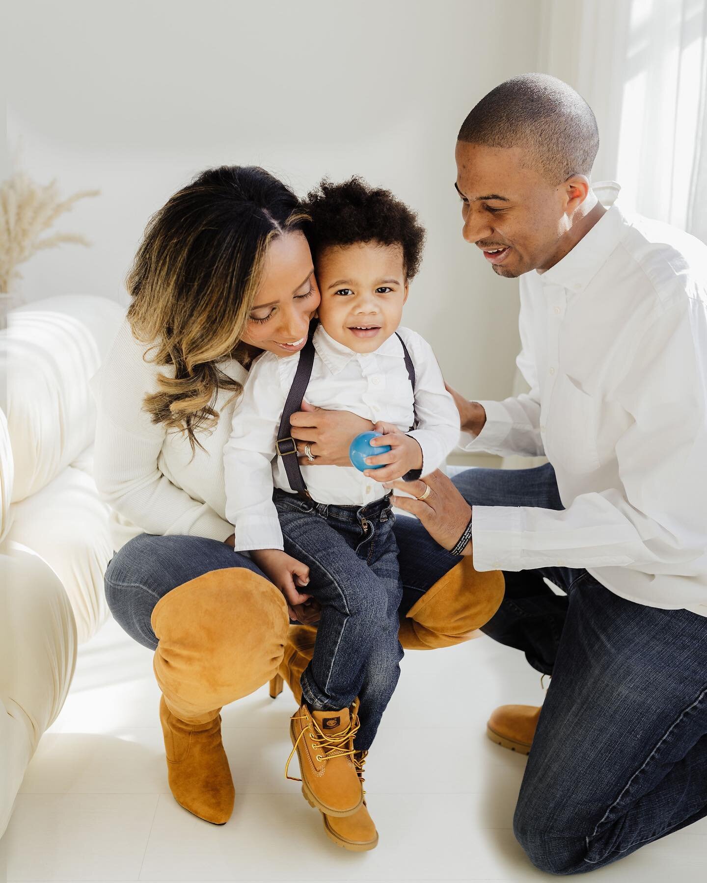 Had so much fun with one of my fave couples getting to play and take some precious photos of their family! Thank you Lauren and Jarvis for letting me hang out with you!