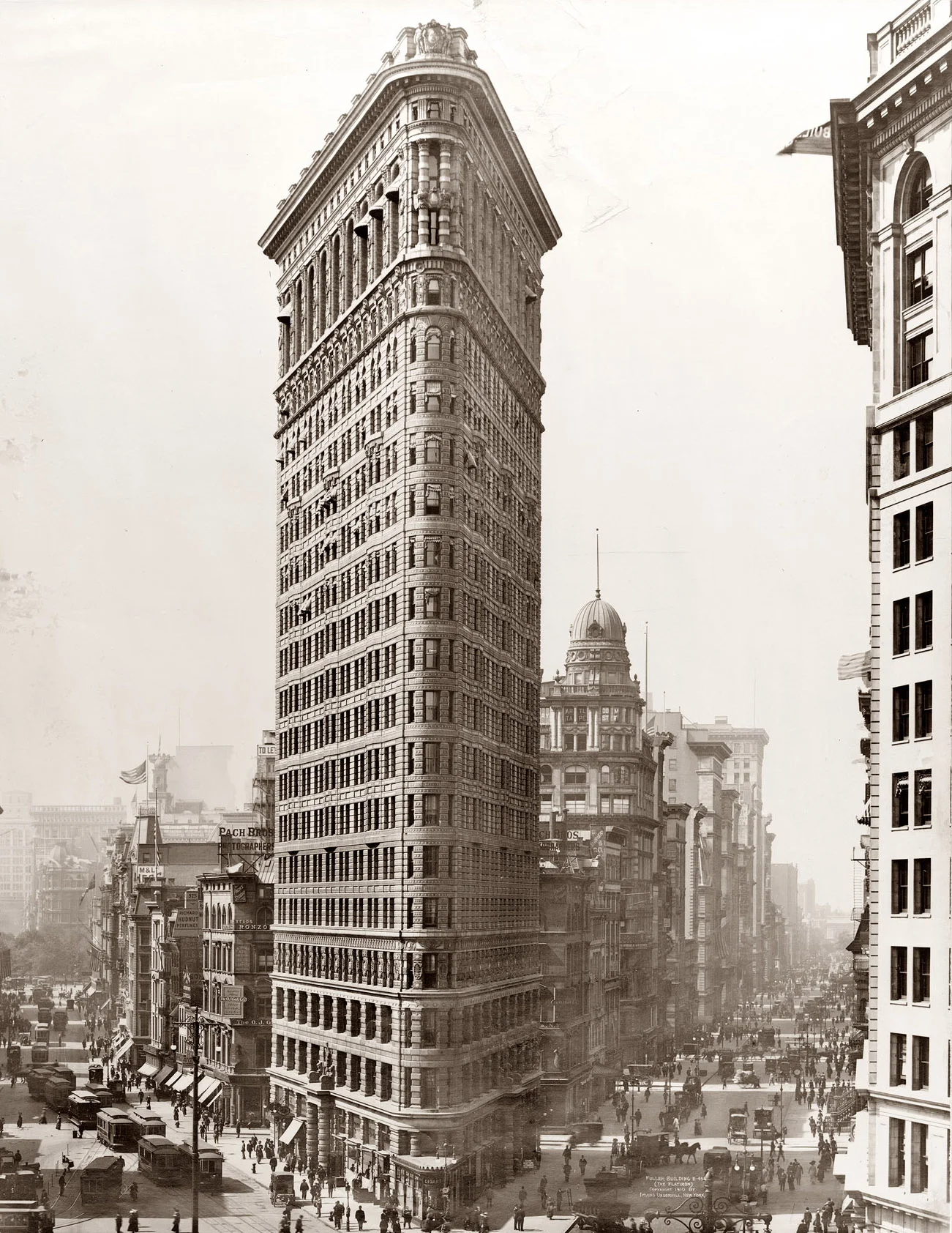 Flatiron_Building_1910.jpg
