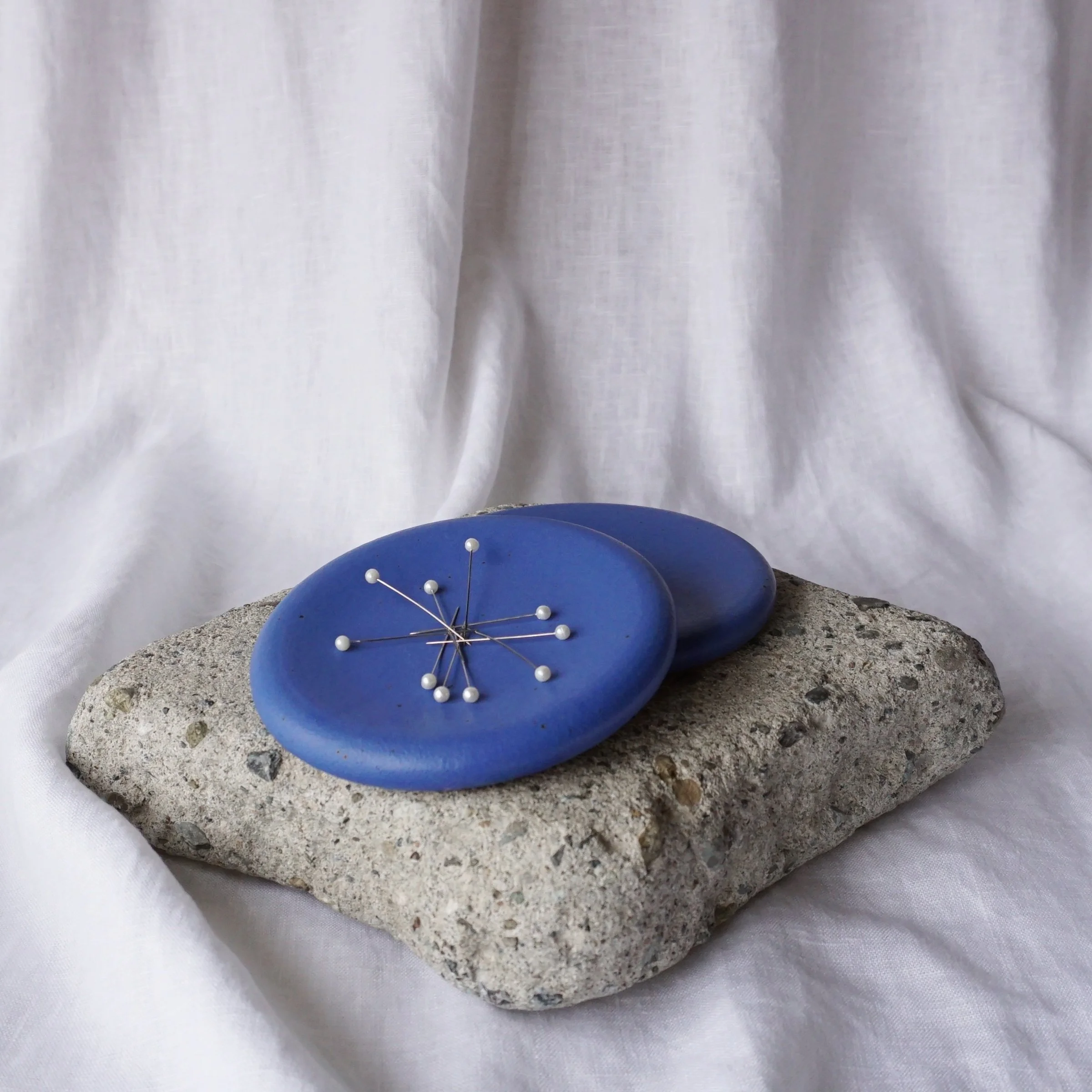 magnetic pin dish_cobalt_1.jpg