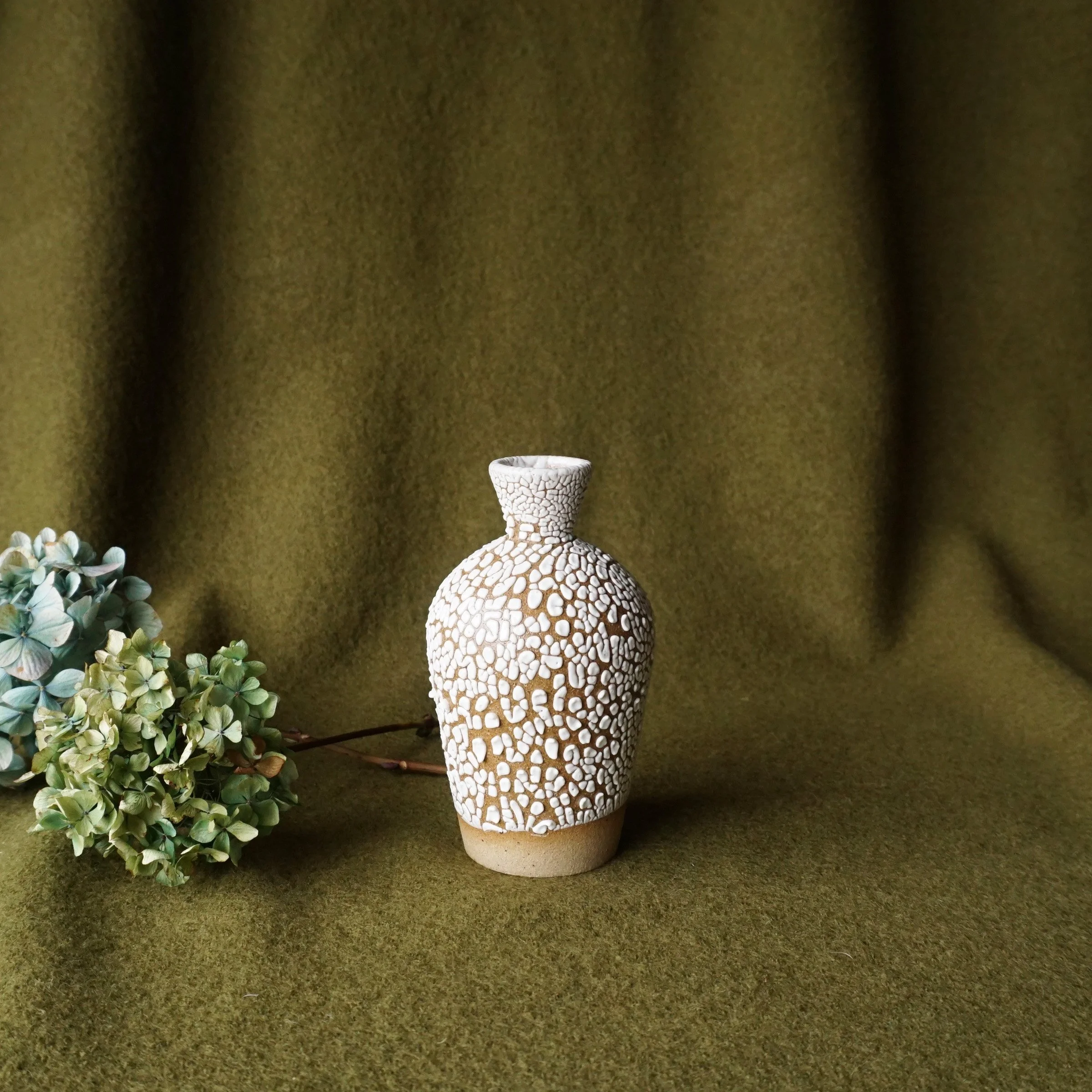 amphora bud vase_crawl_2.jpg