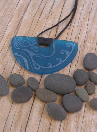 Engraved-glass-tui-and-kowhai-pendant.jpg