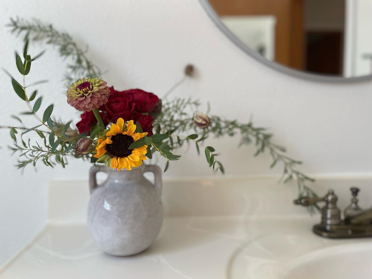 A little fall floral moment 

#fallflorals #fall #designinspo #propertystylist #propertystyling #fortcollinshomes #fallcolors #falldecor #fallstyle #northerncohomes #fallvibes #fallseason #bathroomdecor #interiorinspo #bathroom #staging #designtosell