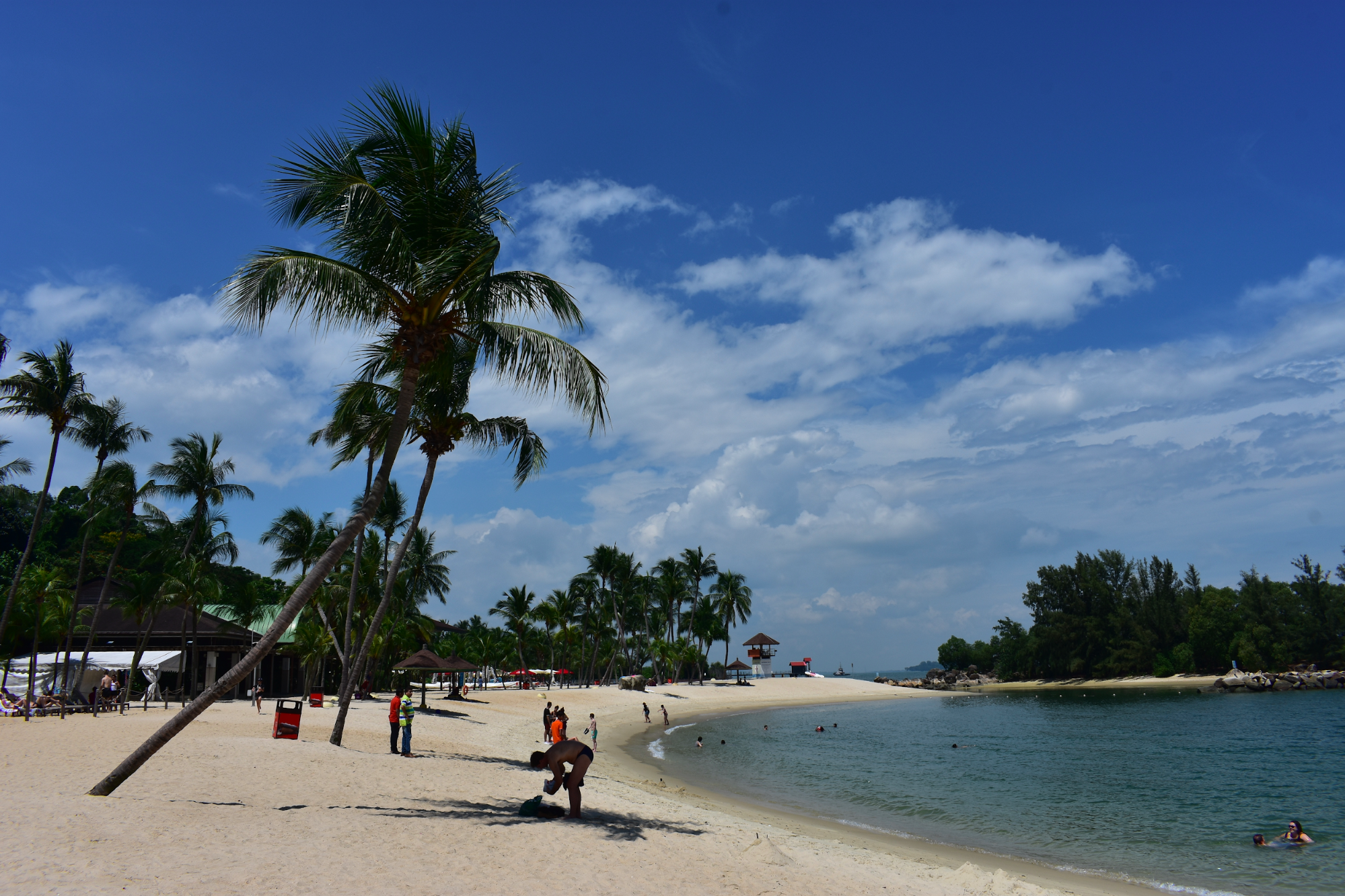 The beautiful island of Sentosa, only a few minutes (MRT, bus, car) from mainland Singapore