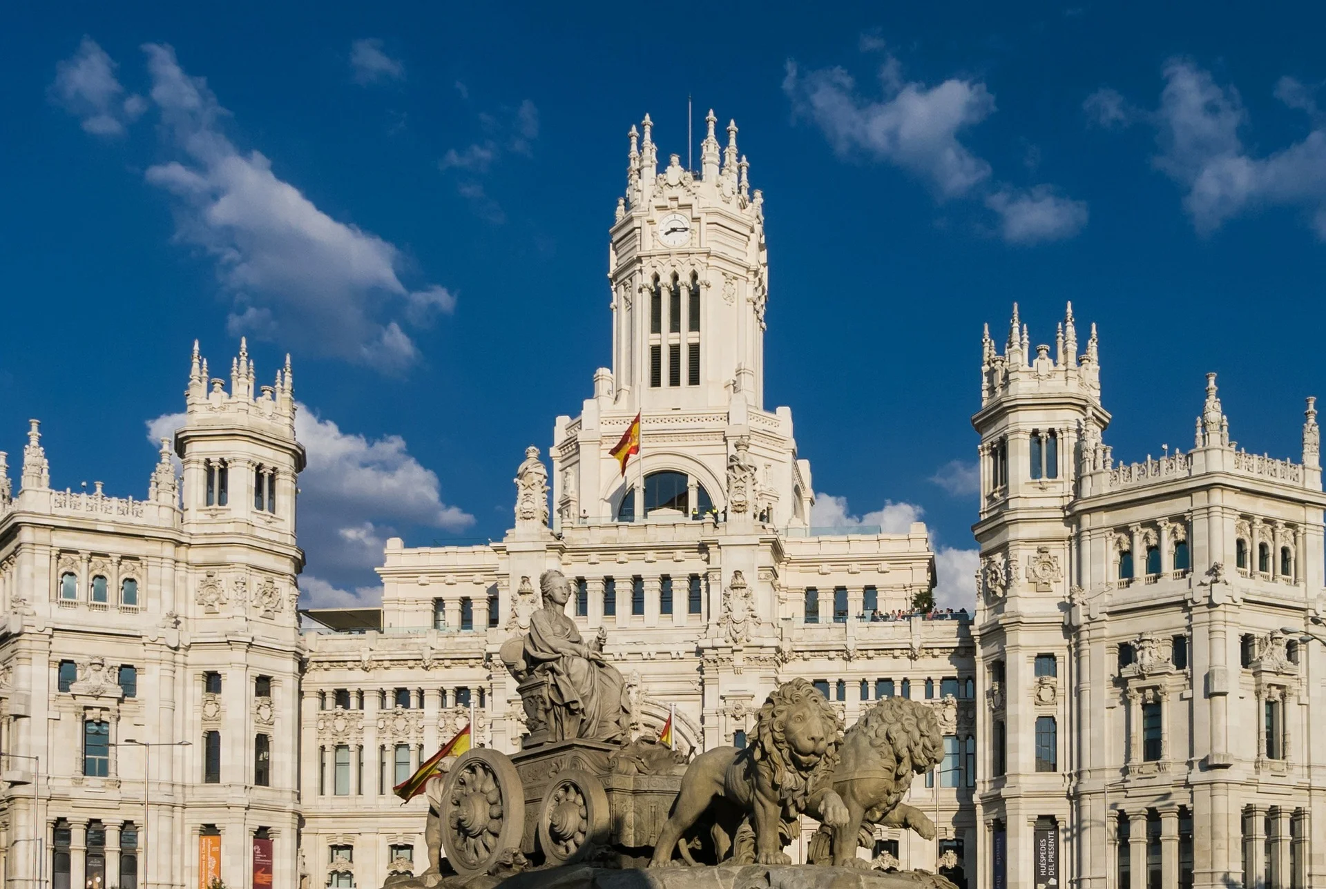 madrid-385104_1920.jpg