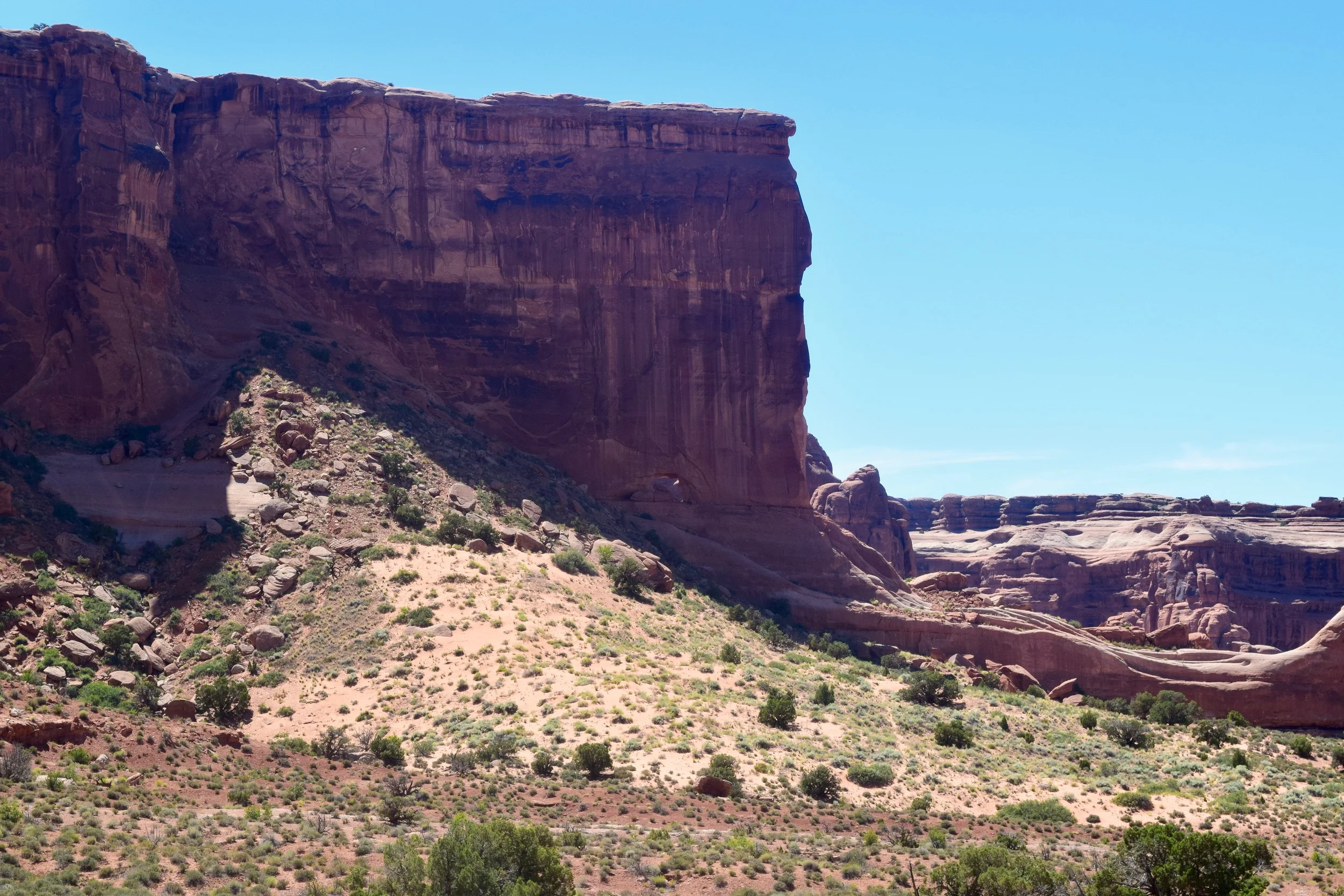 In the middle you can see a sliver of light, that's Baby Arch! Another example of how the park is always evolving