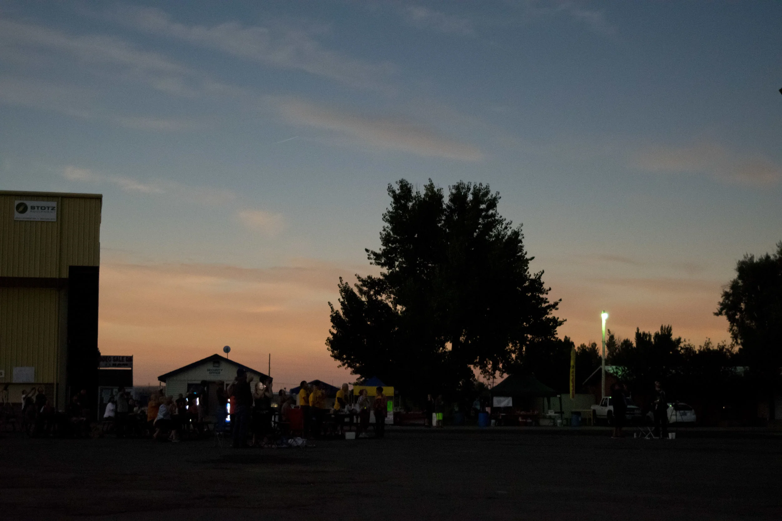 The crazy orange horizon during totality.