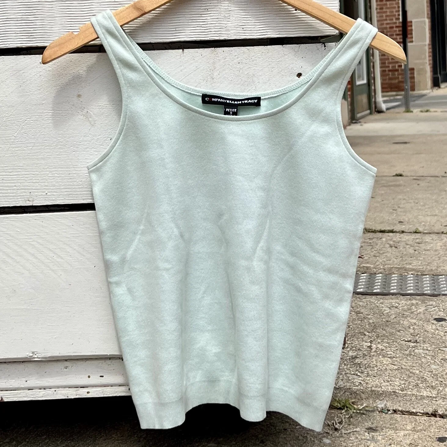 D9010528-FFA4-4C05-A364-18517954F8EF