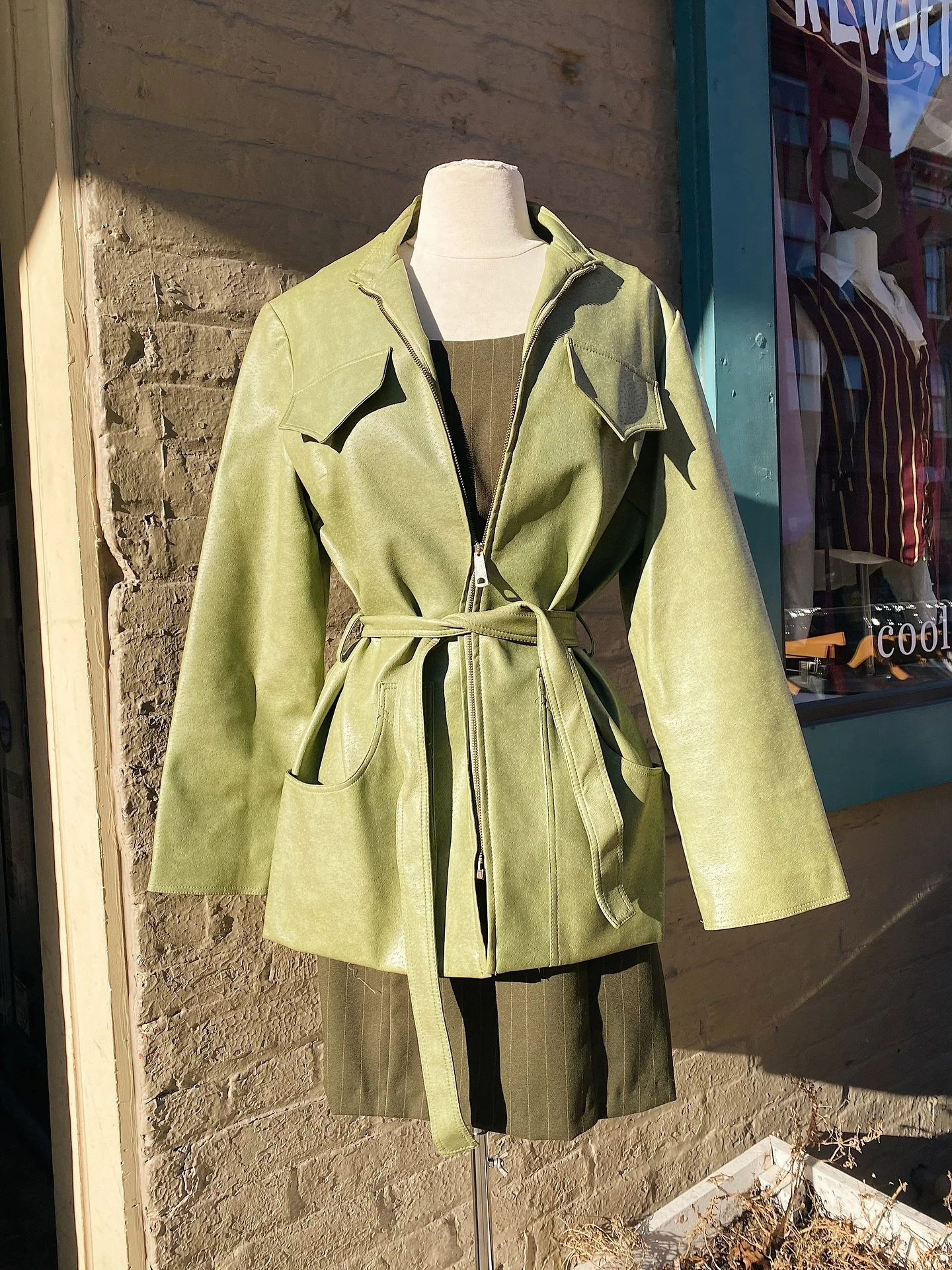 12 months of Revolt in 2025 🥰

Jan - killer lighting on our porch gal&rsquo;s fit
Feb - vintage lingerie window display
Mar - @linzkraft wearing her Revolt finds on stage at @appellcenter opening for @actualbenfolds 
Apr - florals on florals on flor