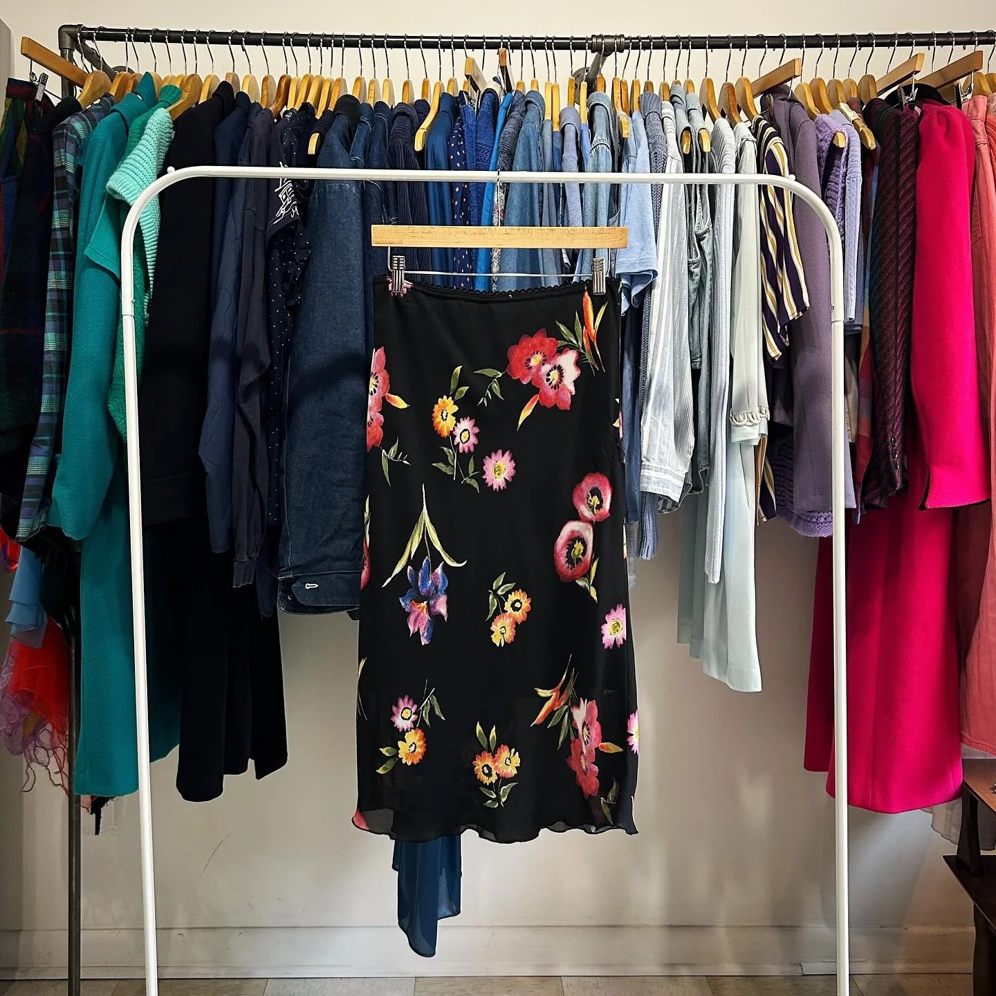 Feeling the January blues? Our new arrivals are the perfect pop of color you need!🌈 Stop in and brighten your day.✨