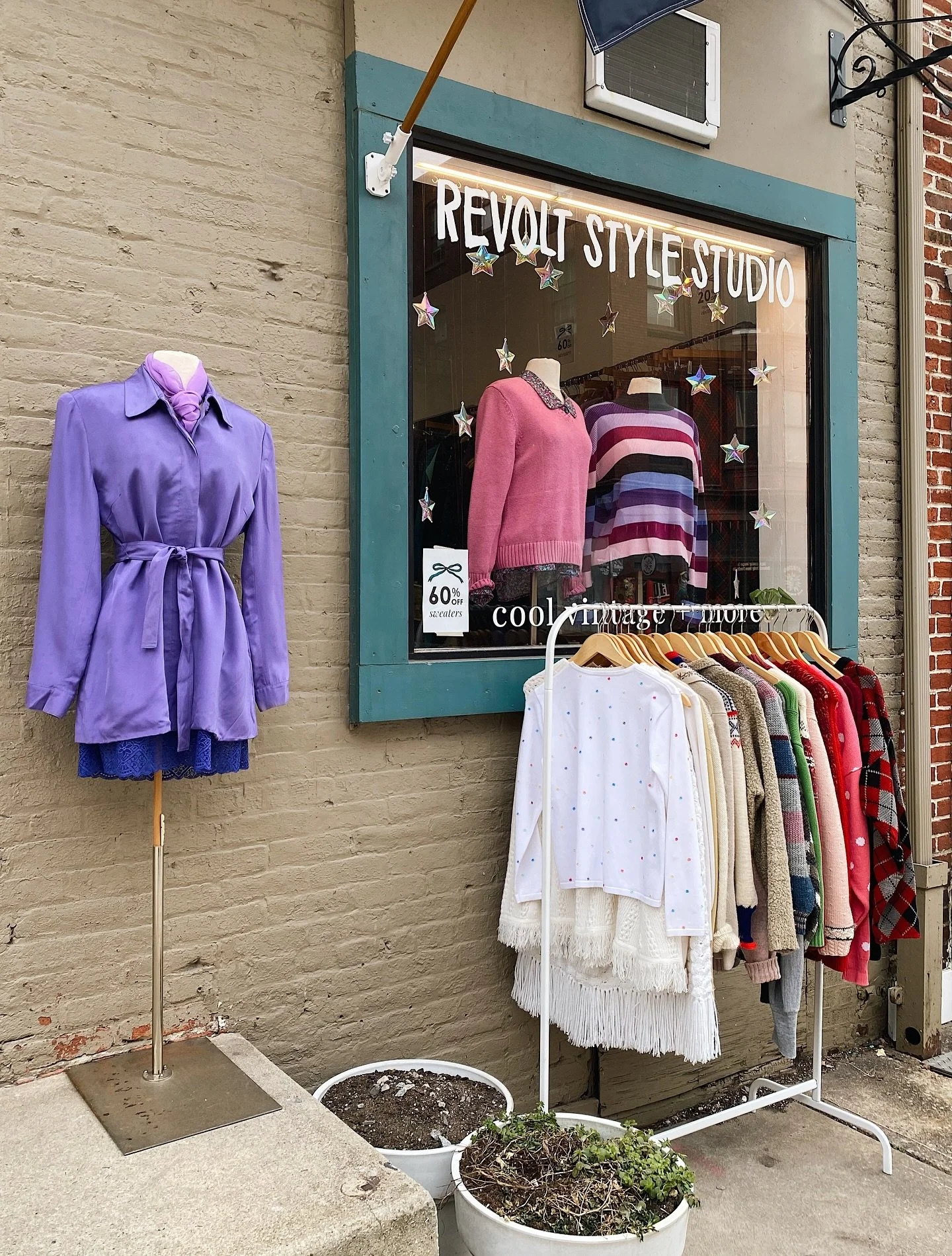 LAST DAY OF THE SALE!! We&rsquo;re open today from 10am-2pm and the entire store is on sale up to 60% off!! 

See something you like by can&rsquo;t make it in? Dm us and we&rsquo;ll honor the sale price and you can pick up with store or have it shipp