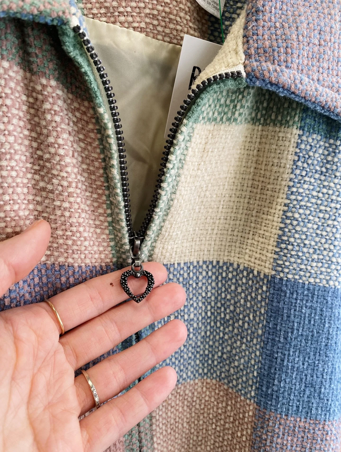 Some cozy new arrivals for the spring that were all dying for (plus a ❤️ cutie at the end). Check out the details of these + more of our latest vintage finds on our story. See something you like? Dm us to purchase! We ship anywhere.