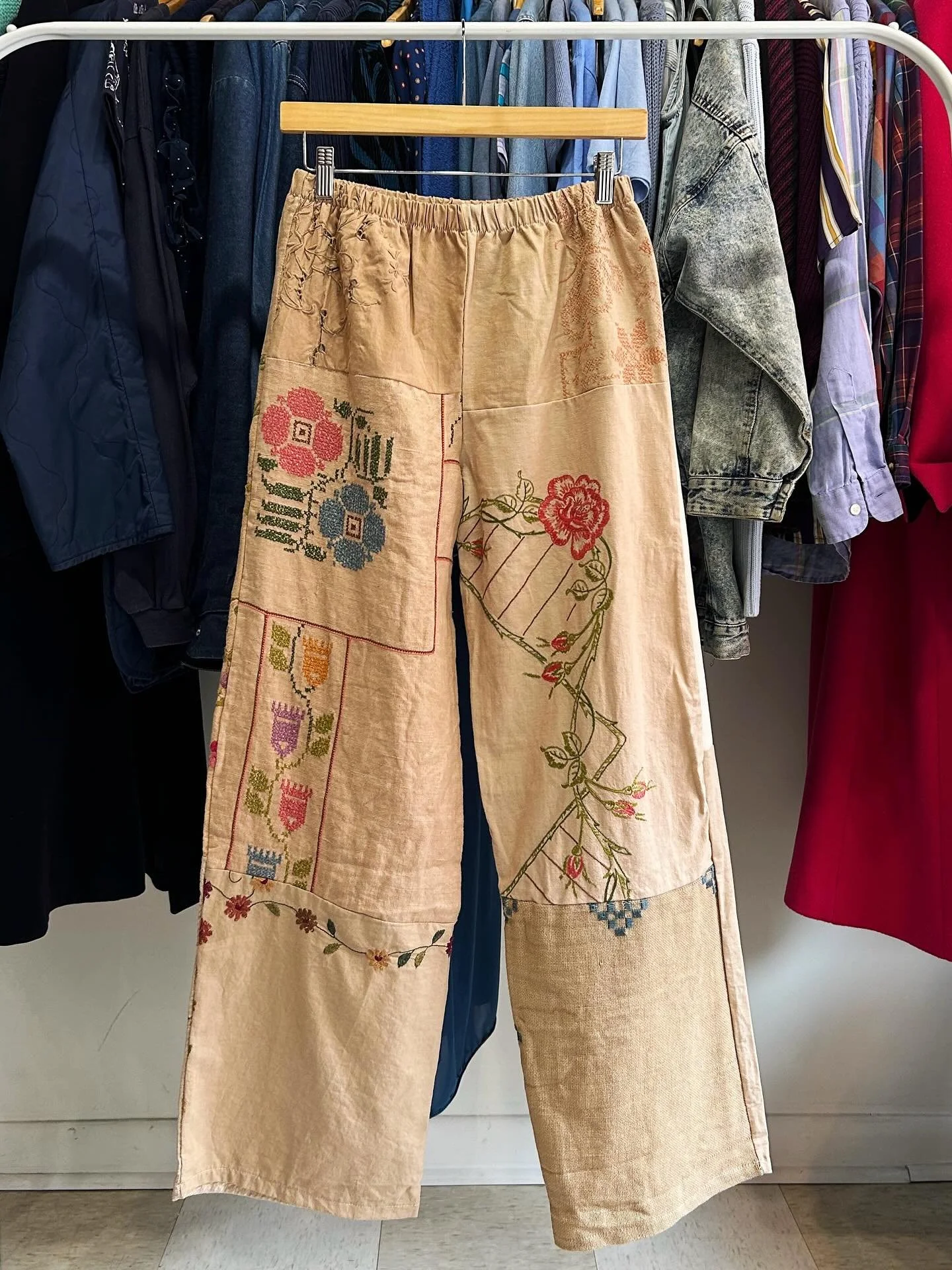 We got THE cutest new arrivals this week from @americanrecycledclo ! Stop in and grab one of these cuties for First Friday, we&rsquo;re here until 9. 😊