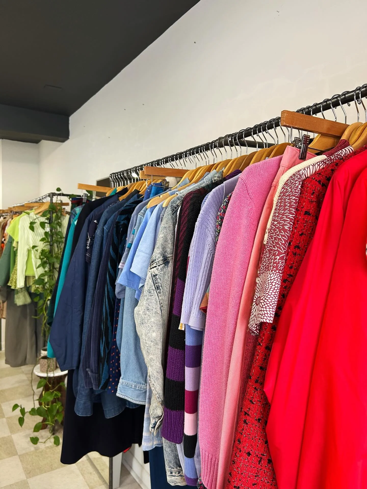 Spring is (hopefully) on the way. 🌷 Grab your sweaters + jackets before they&rsquo;re gone for the season!
We&rsquo;re open 10&ndash;4 today.🤍