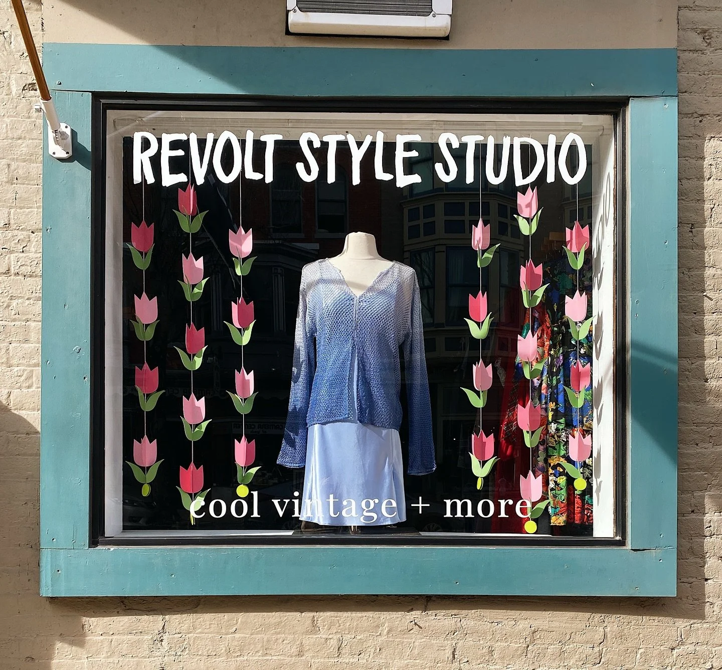 This shop is closed today (4/5) for Easter. 🐣🌷