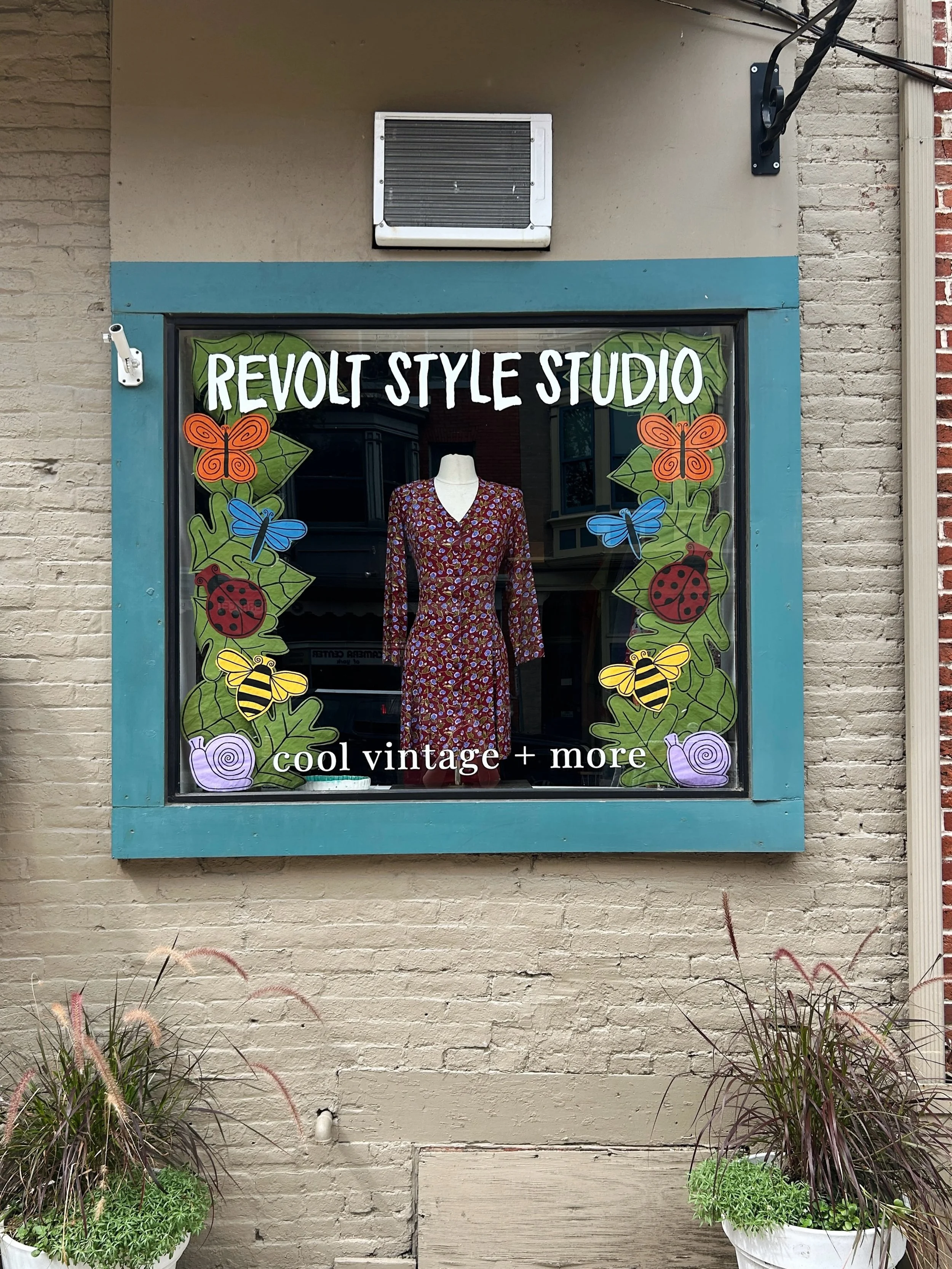It&rsquo;s bug season at Revolt. 🐛🐞🪲 Not in the scary way, but in the @noahkahanmusic way. Vintage fall fashion is filling uo the racks as we speak, so don&rsquo;t forget to shop secondhand for your new fall favorites.