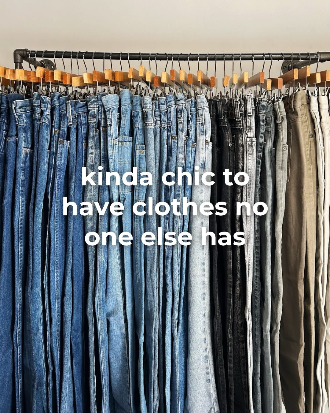 Kinda chic, kinda vintage, kinda cool. 🧷
#vintagefashion #shopvintage #downtownyorkpa