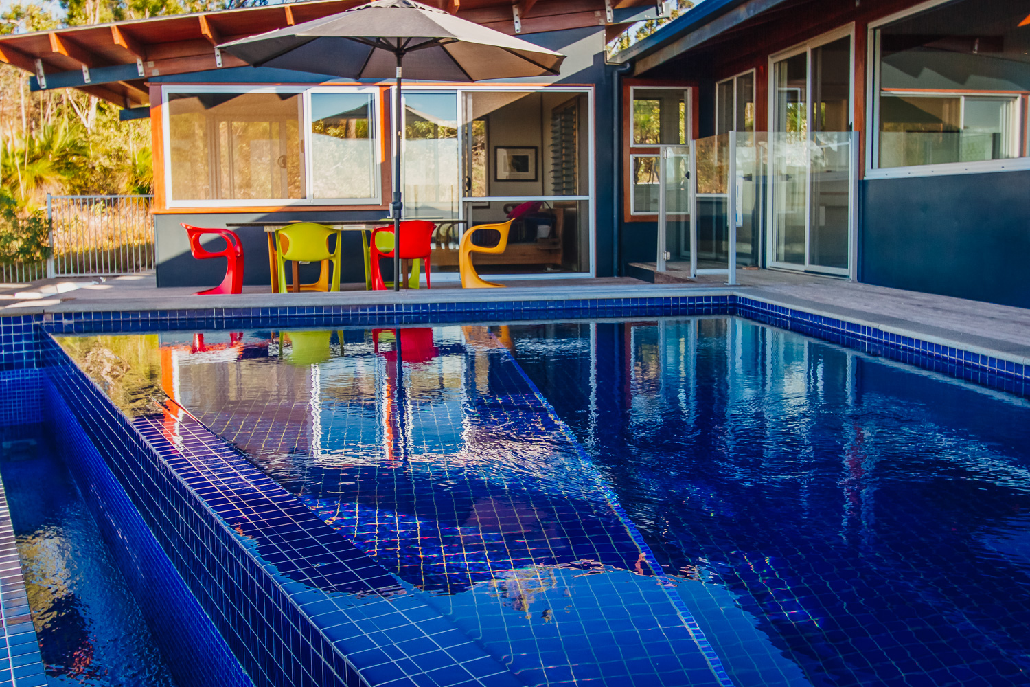 eagle-ridge-retreat-yeppoon_pool_chairs.jpg