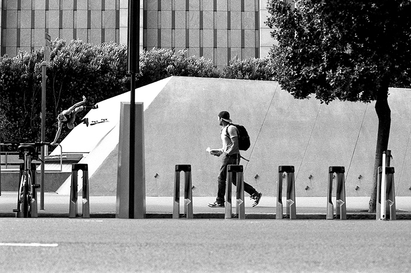 Handplant kickflip, SF; photo: Hart