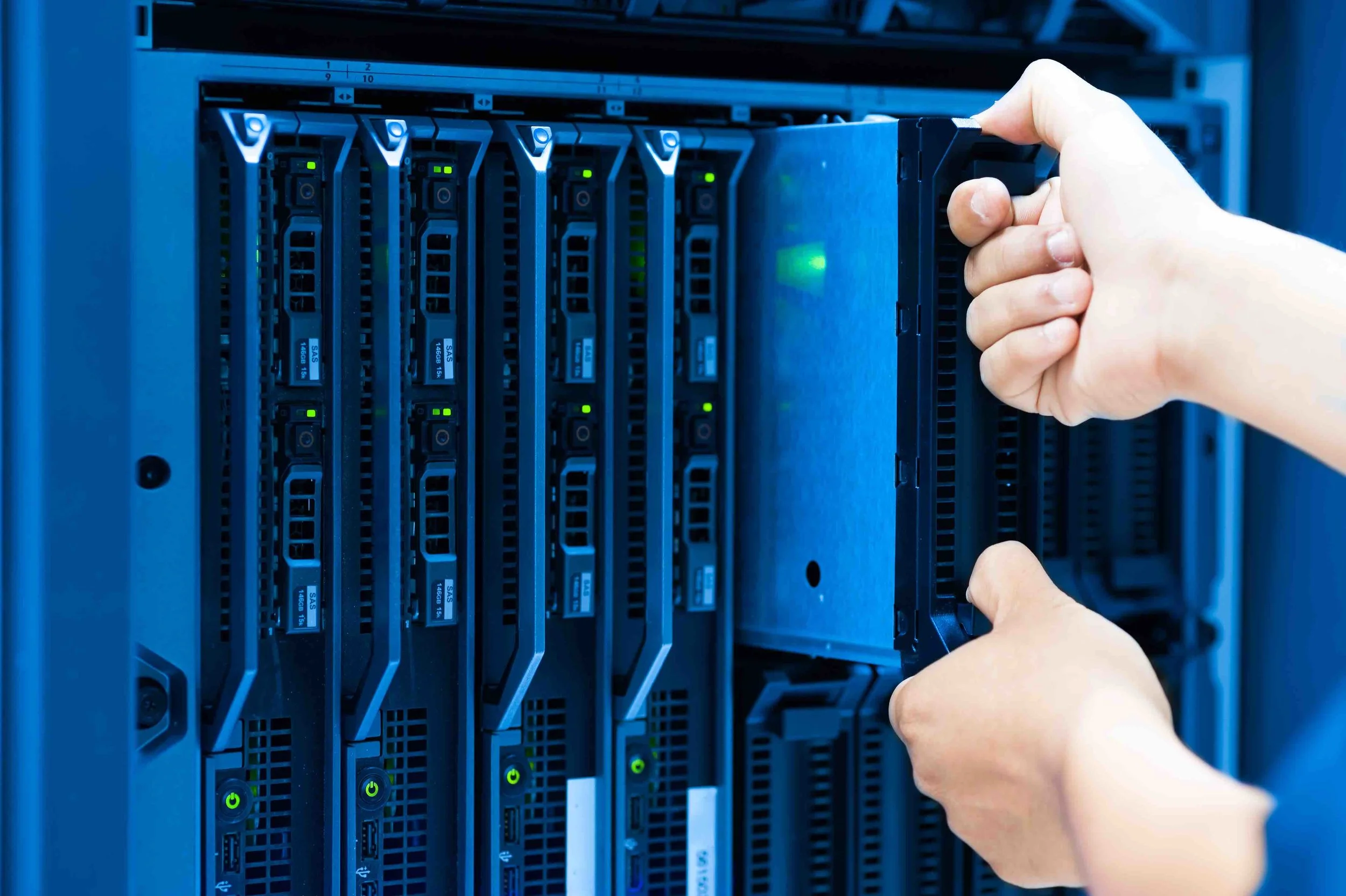 Canva - bytek.it-solutions-data-centres-min.jpg