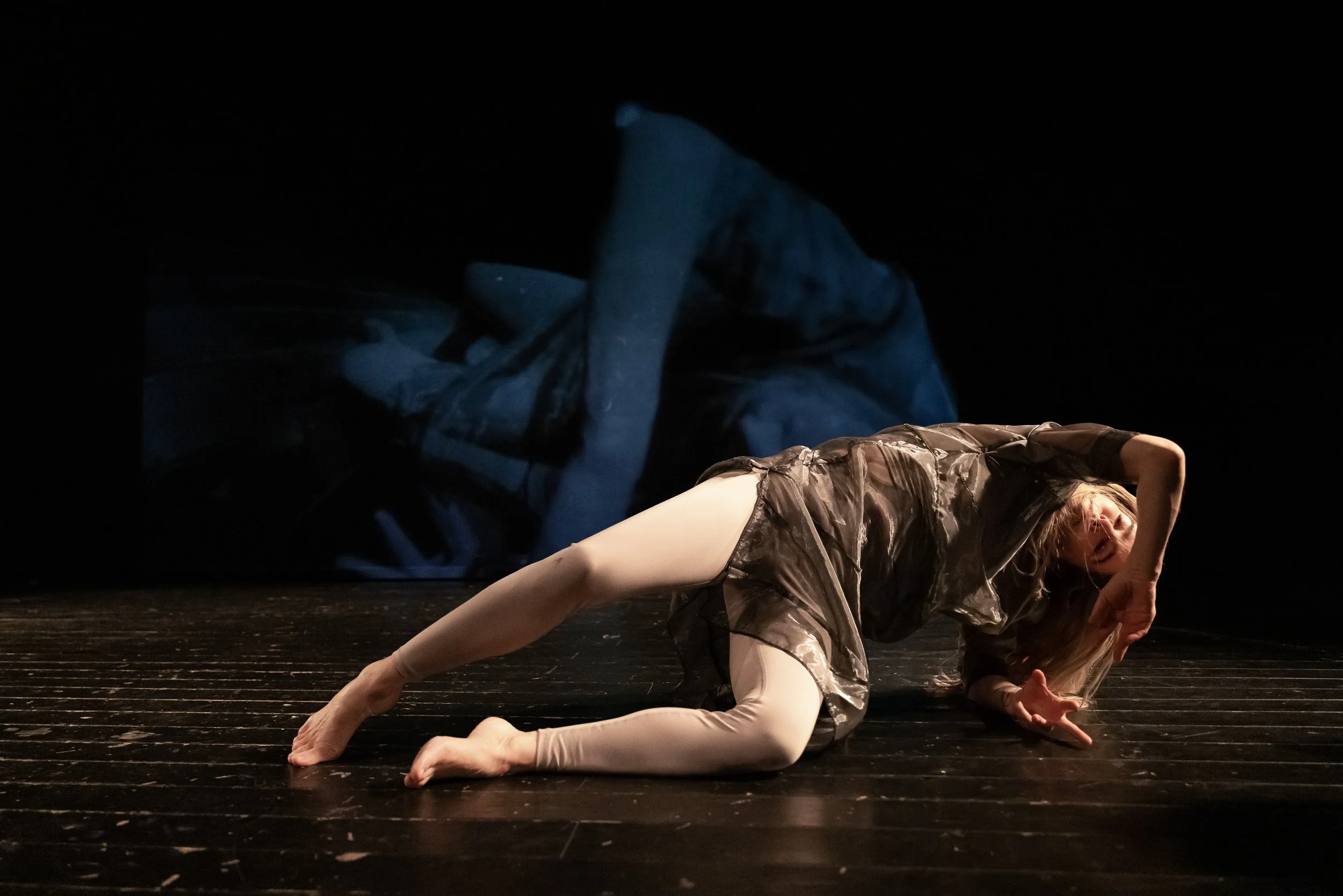 Tanne Willow_The World Falls Silent_Madeleine Karlsson5K2A2231_Small.jpg