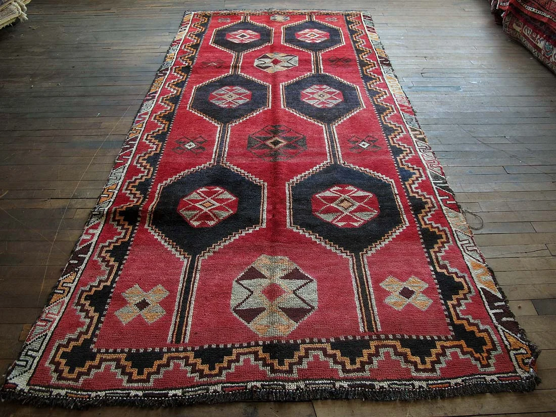 Persian Shiraz Rug 4'6"x9'8"