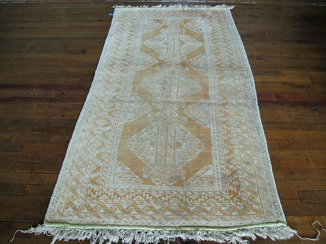 Indian Agra Rug 3'4"x6'4"