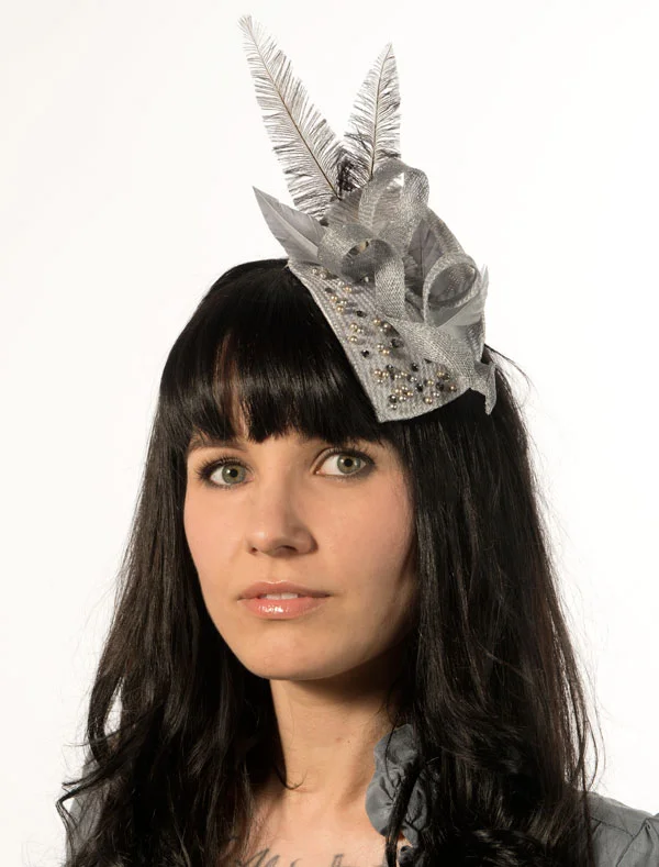 Grey feather straw swirl hat