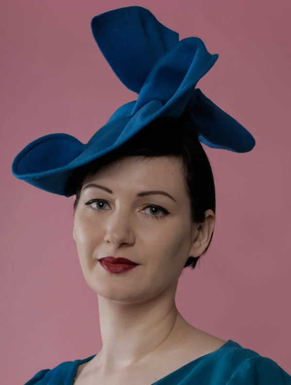 1940s vintage hat in teal felt with large bow