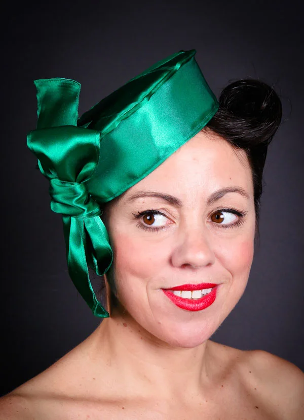 1930s style emerald green satin pillbox with large bow
