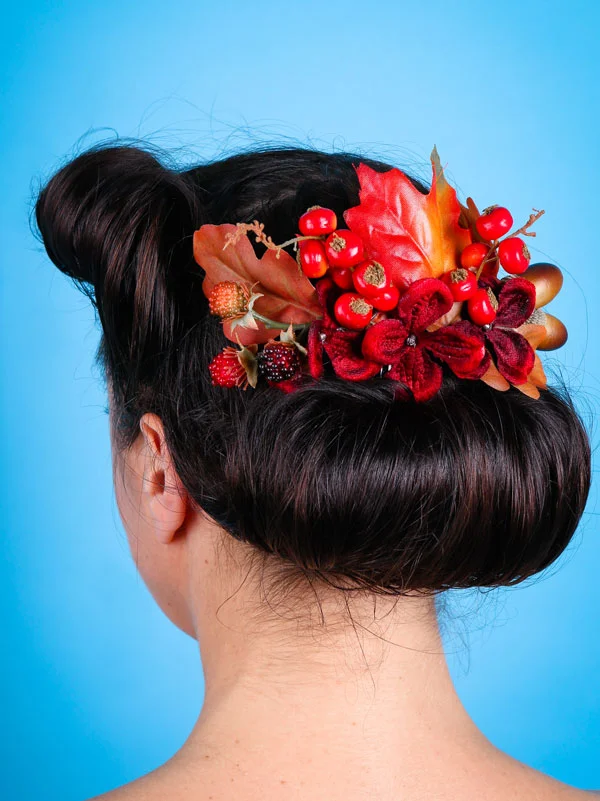 Autumnal leaves and berries hair comb