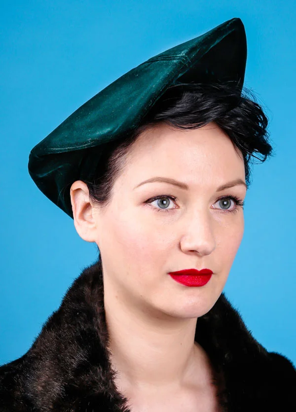 Green 1940s velvet geometric hat