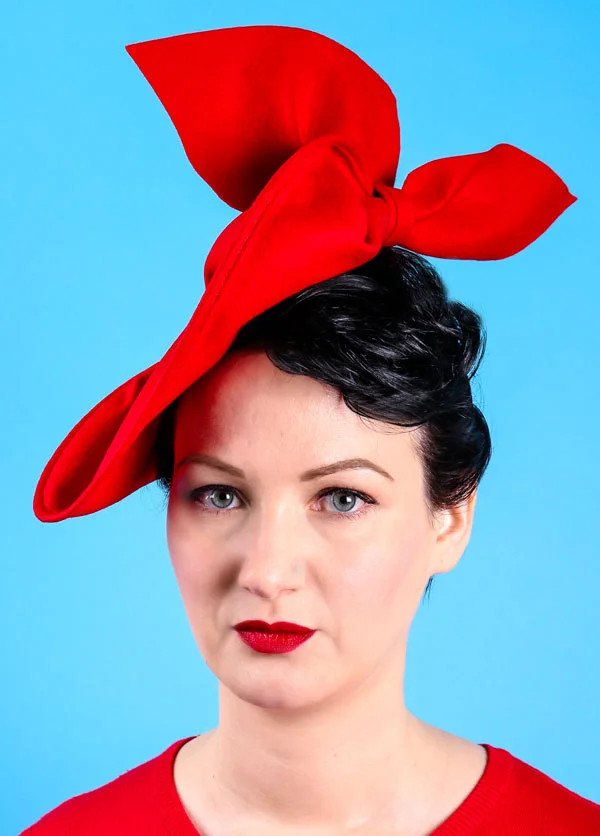 Red felt 1940s giant bow side hat