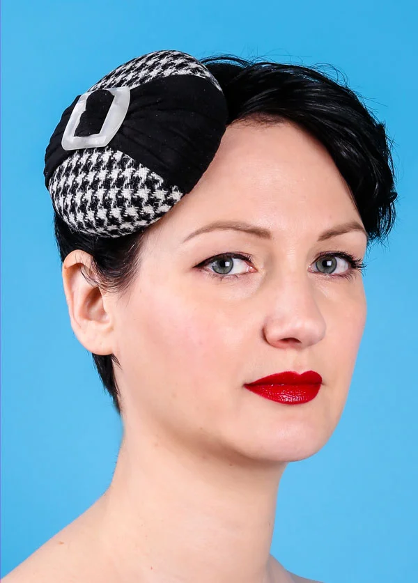 Black and white dogtooth check mini beret with bow
