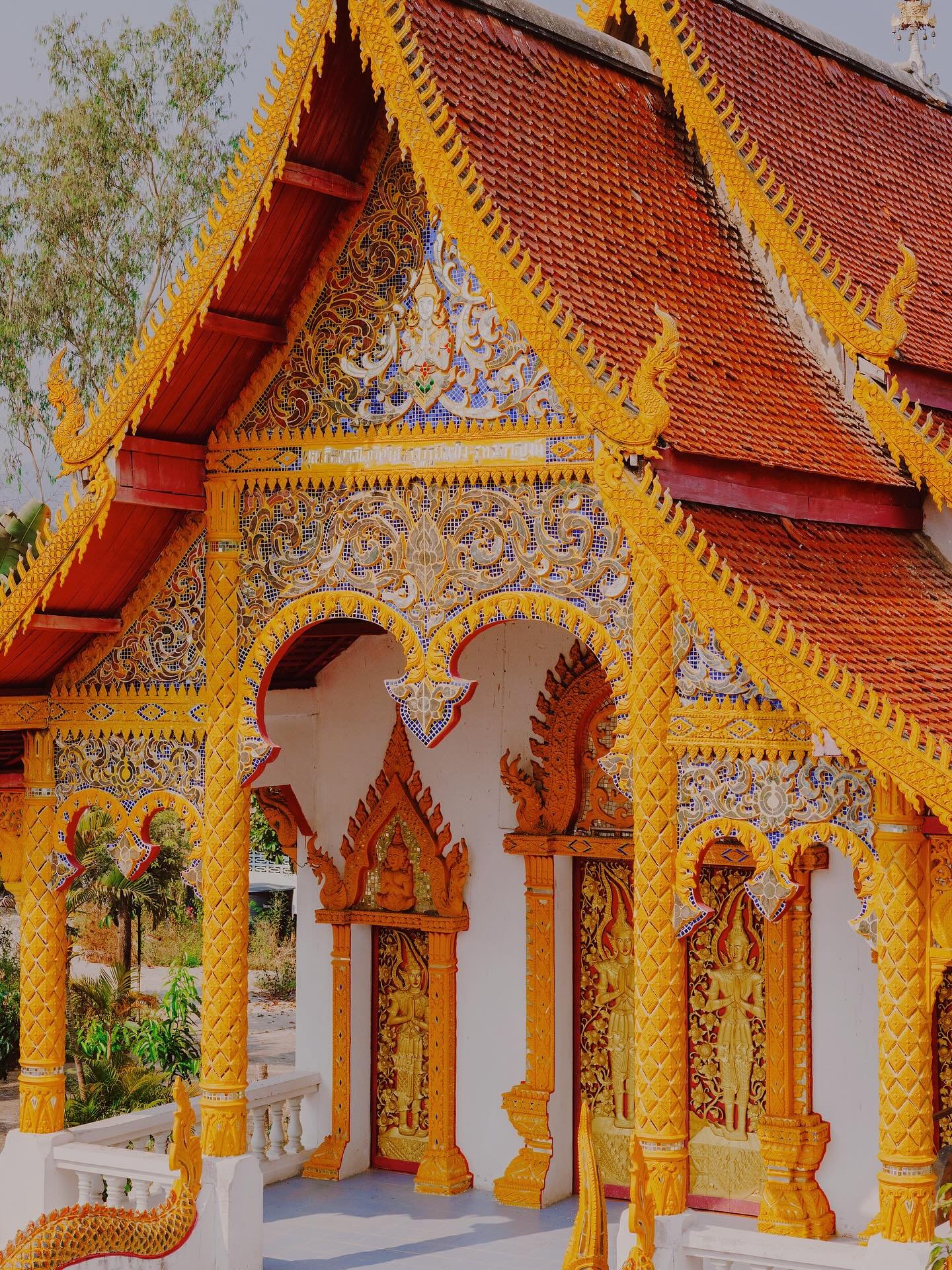 Took a few wrong turns in the mountains outside of Pai, searching for a hot spring of course, and stumbled upon this beauty - my favorite temple of the trip.