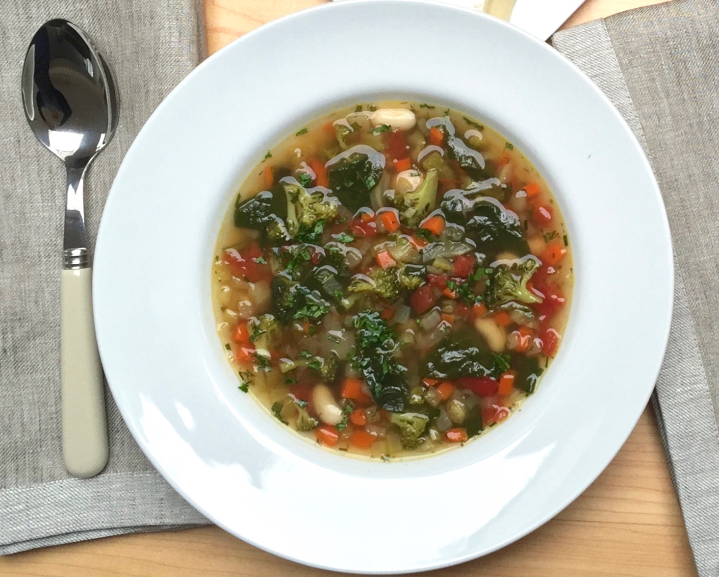 Ta-da...my version of a quick & light minestrone soup!