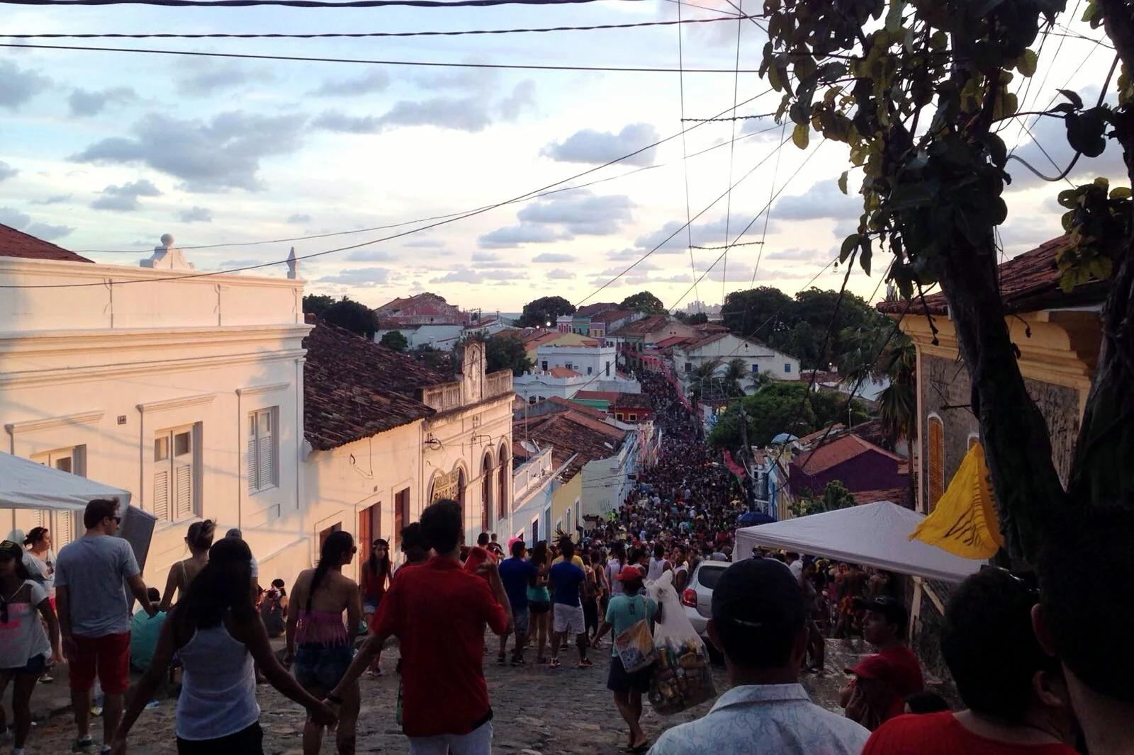 Olinda during sun set. What the picture can't capture is the smell of grilled meat, fried maniok and beer. And the sounds of blocos playing Frevo, the music originating in the state of Recife.