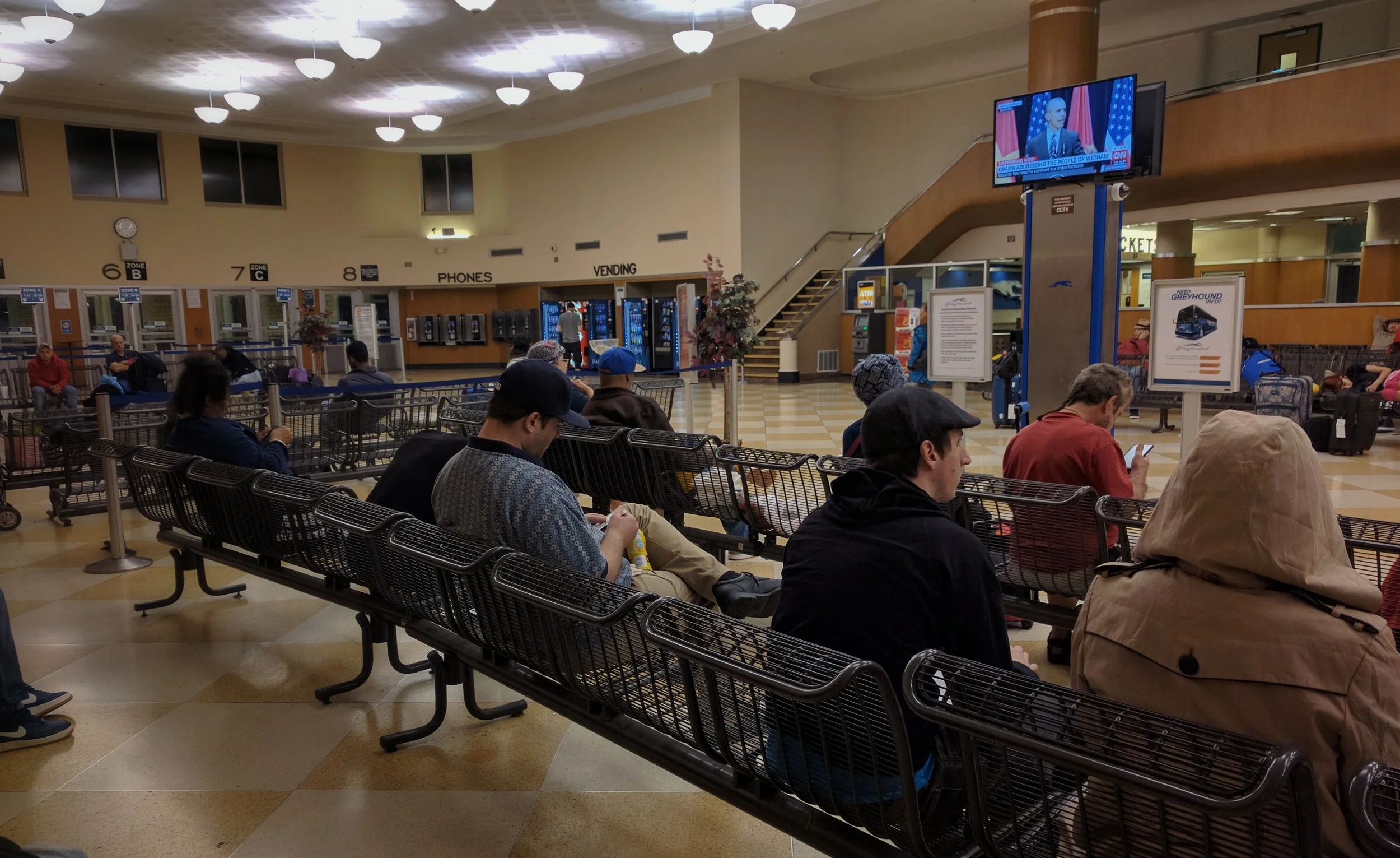 Obama addressing a Greyhound passengers at 2 in the morning.