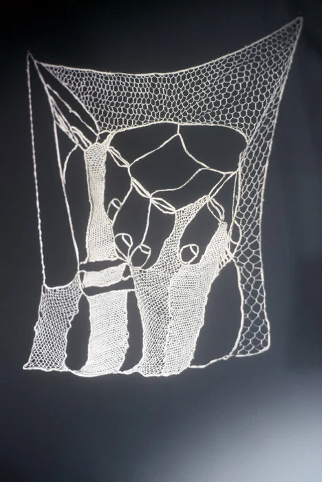 Dorie_Millerson_Holding2002detailweb.jpg