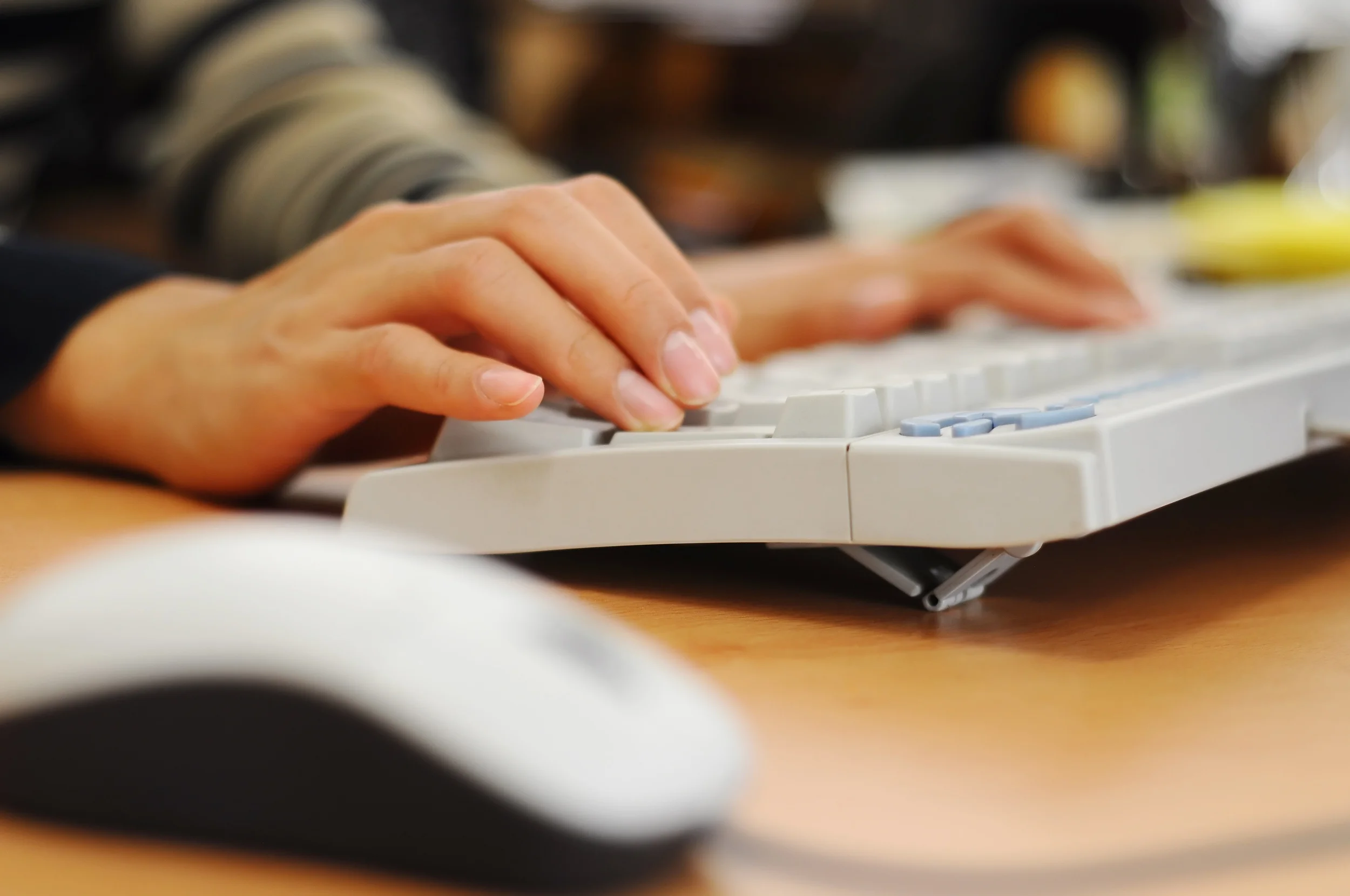 hand-on-keyboard.jpg