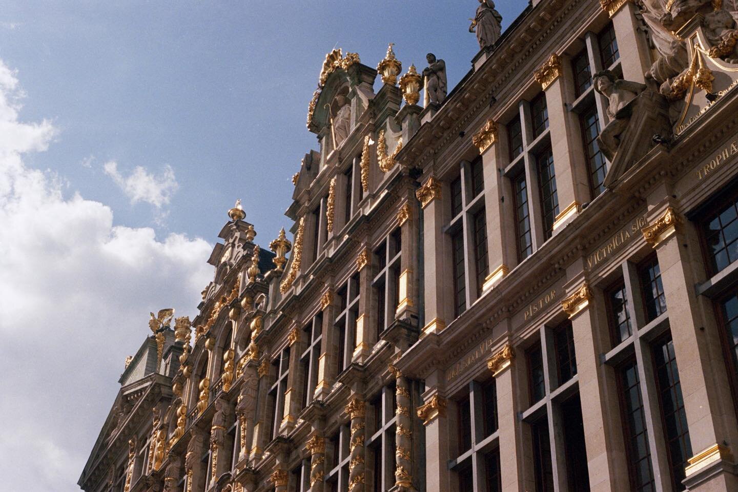 Tourist in Brussels and Venice.
Canon A1 and Kodak 400 Gold.

#canona1 #kodakgold #shotonkodak #kodak #canon #brussels #venice #tourist #35mm