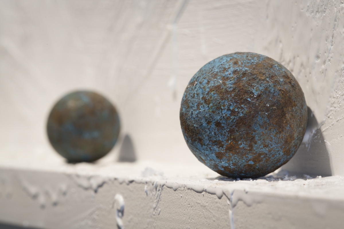 Untitled (Three Steel Balls), Detail